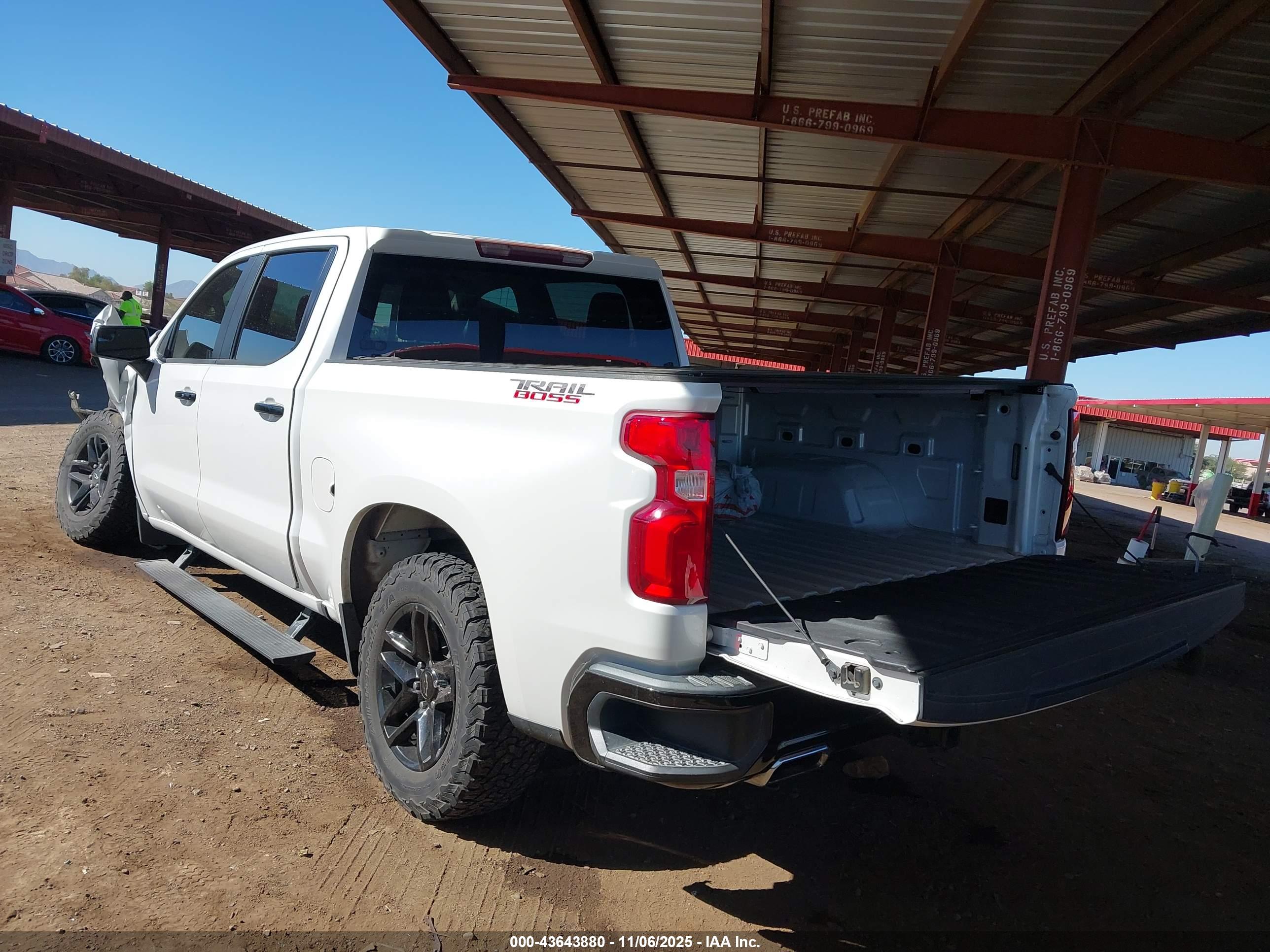 CHEVROLET SILVERADO image 3