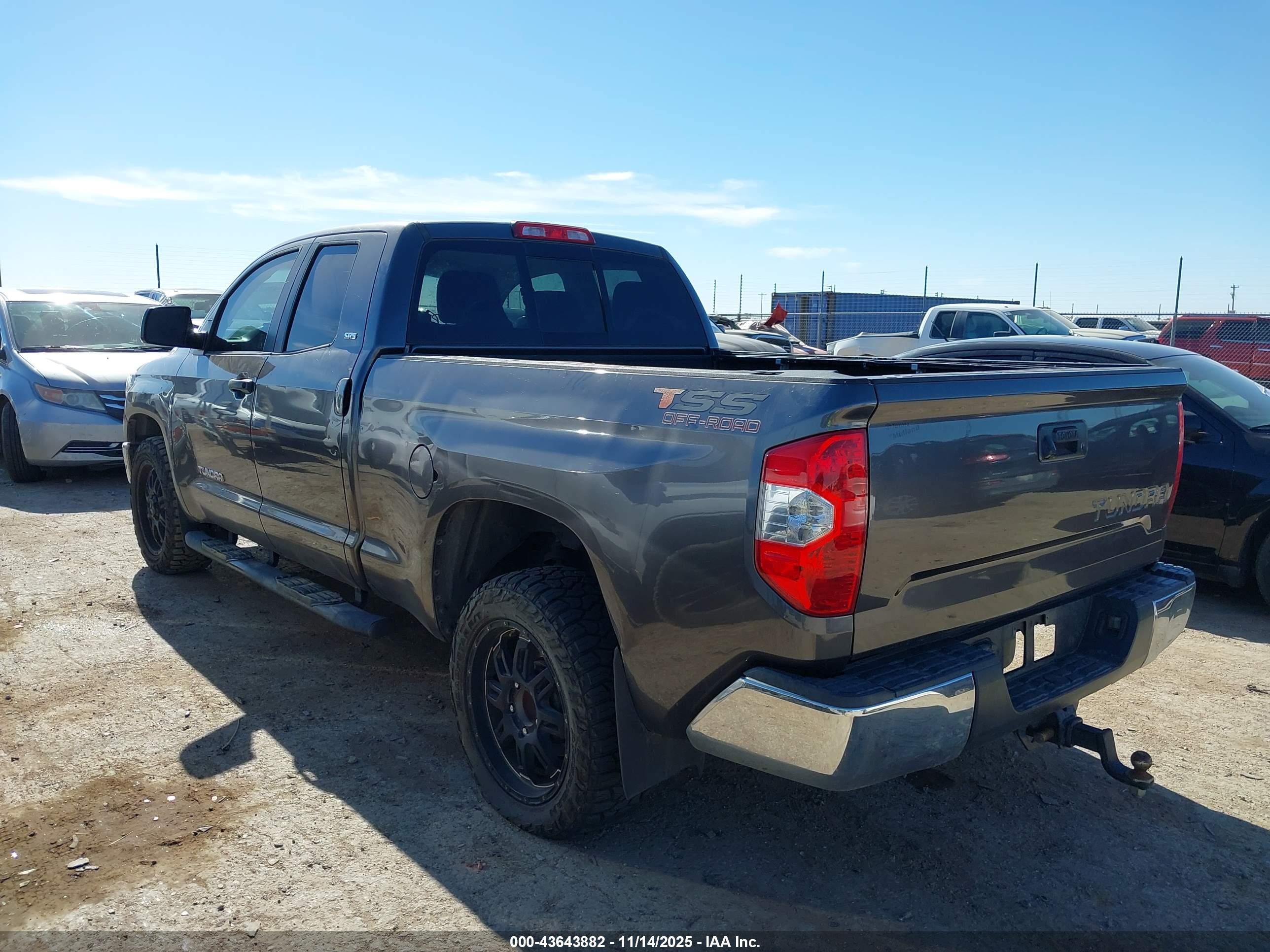 TOYOTA TUNDRA image 3