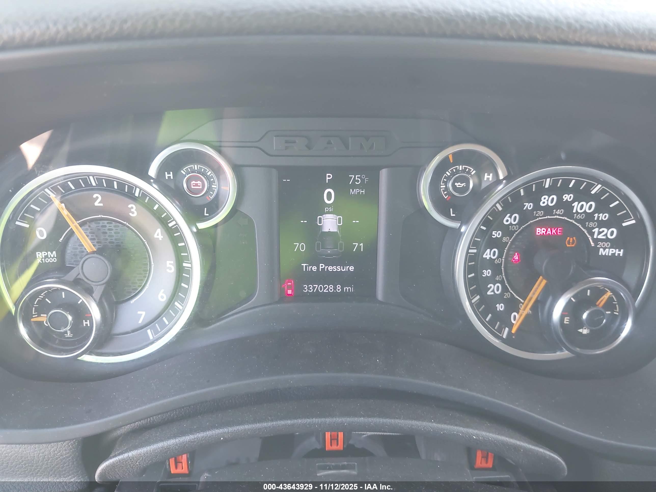 RAM 2500 image 7