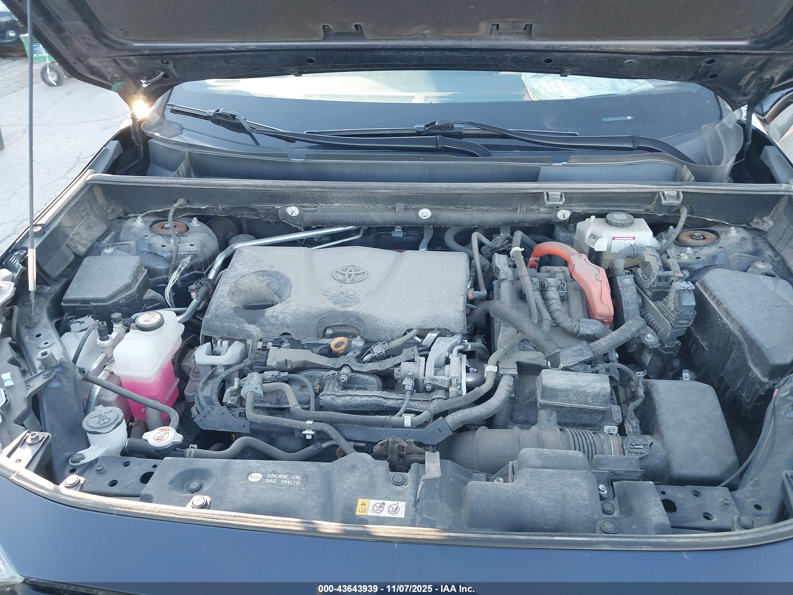 TOYOTA RAV4 image 10