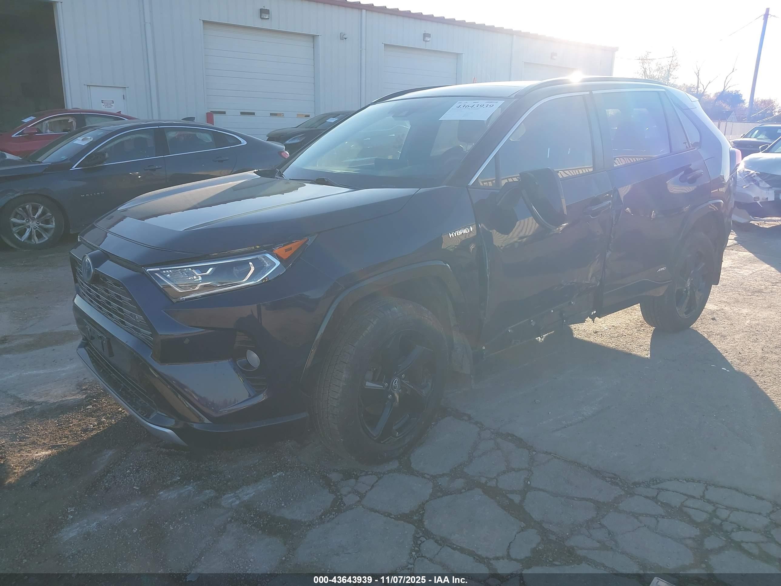 TOYOTA RAV4 image 2