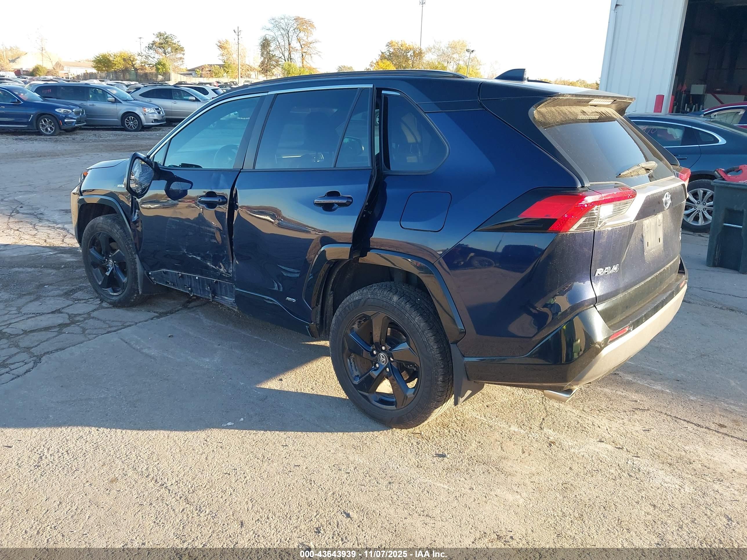 TOYOTA RAV4 image 3