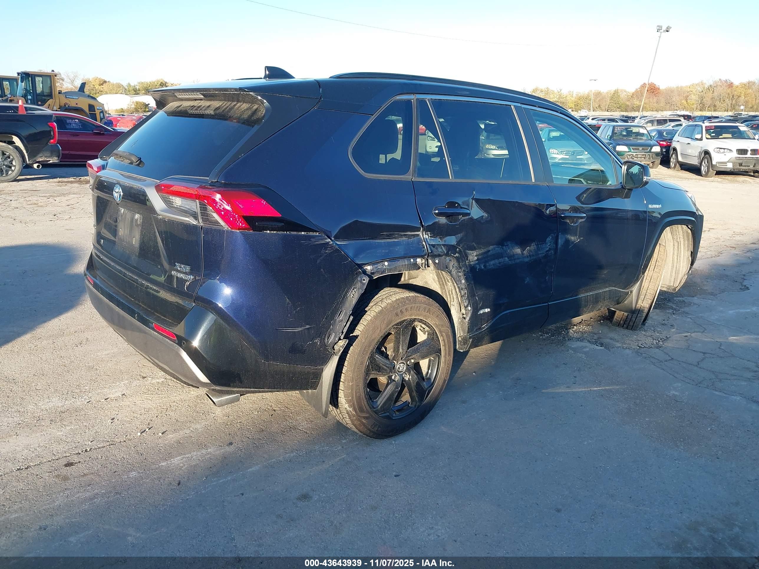 TOYOTA RAV4 image 4
