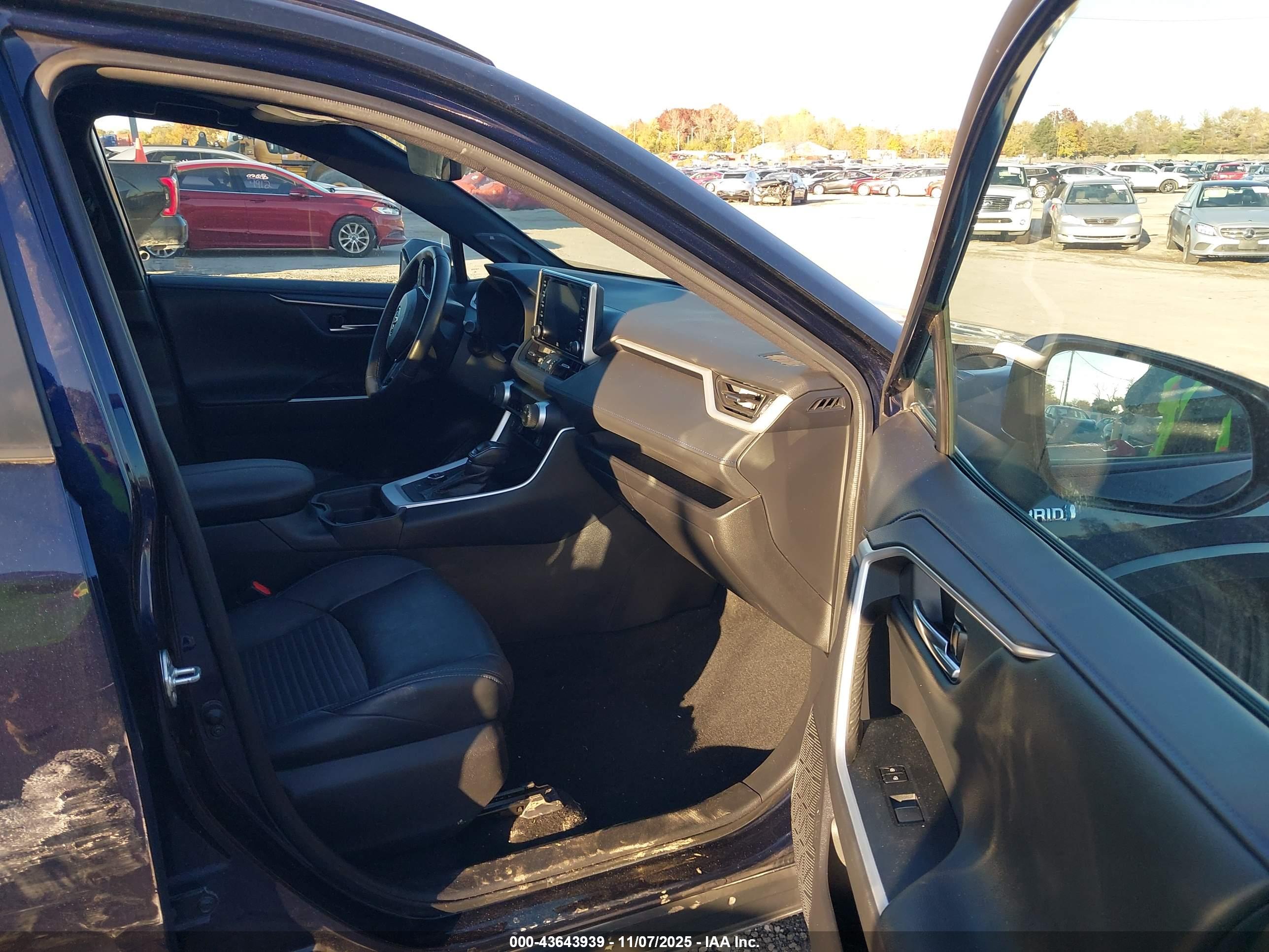 TOYOTA RAV4 image 5