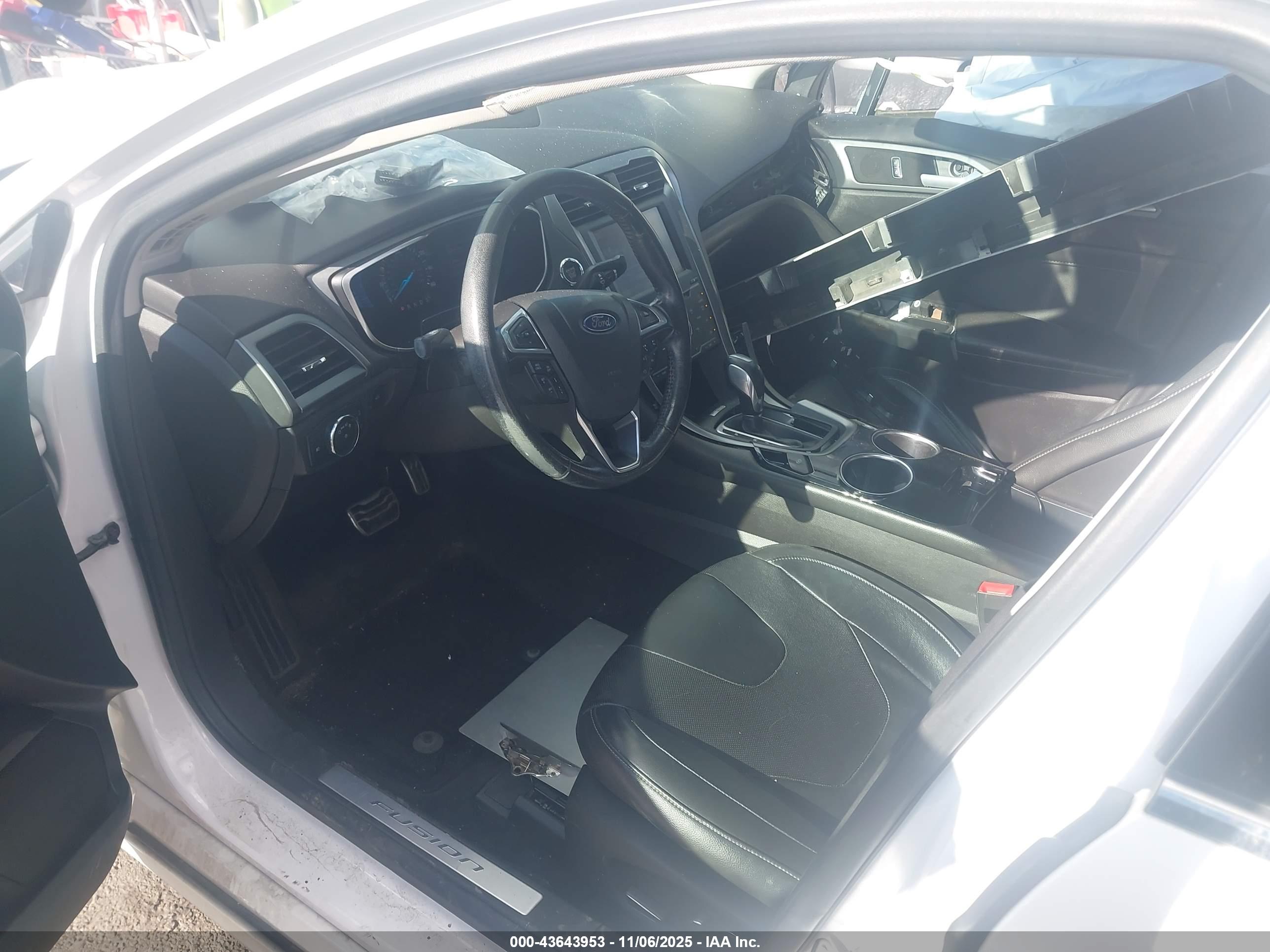 FORD FUSION image 5