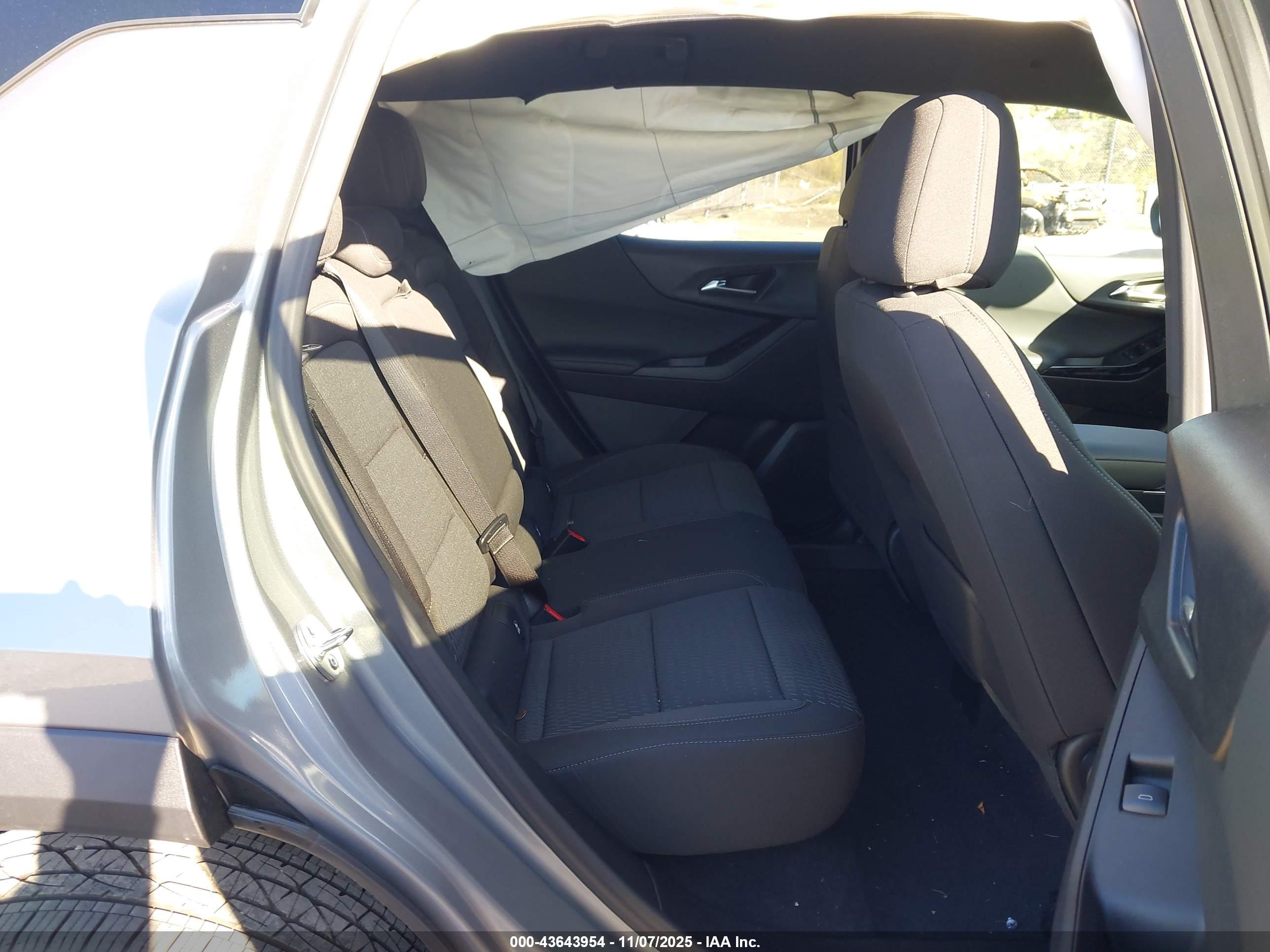 CHEVROLET EQUINOX image 8