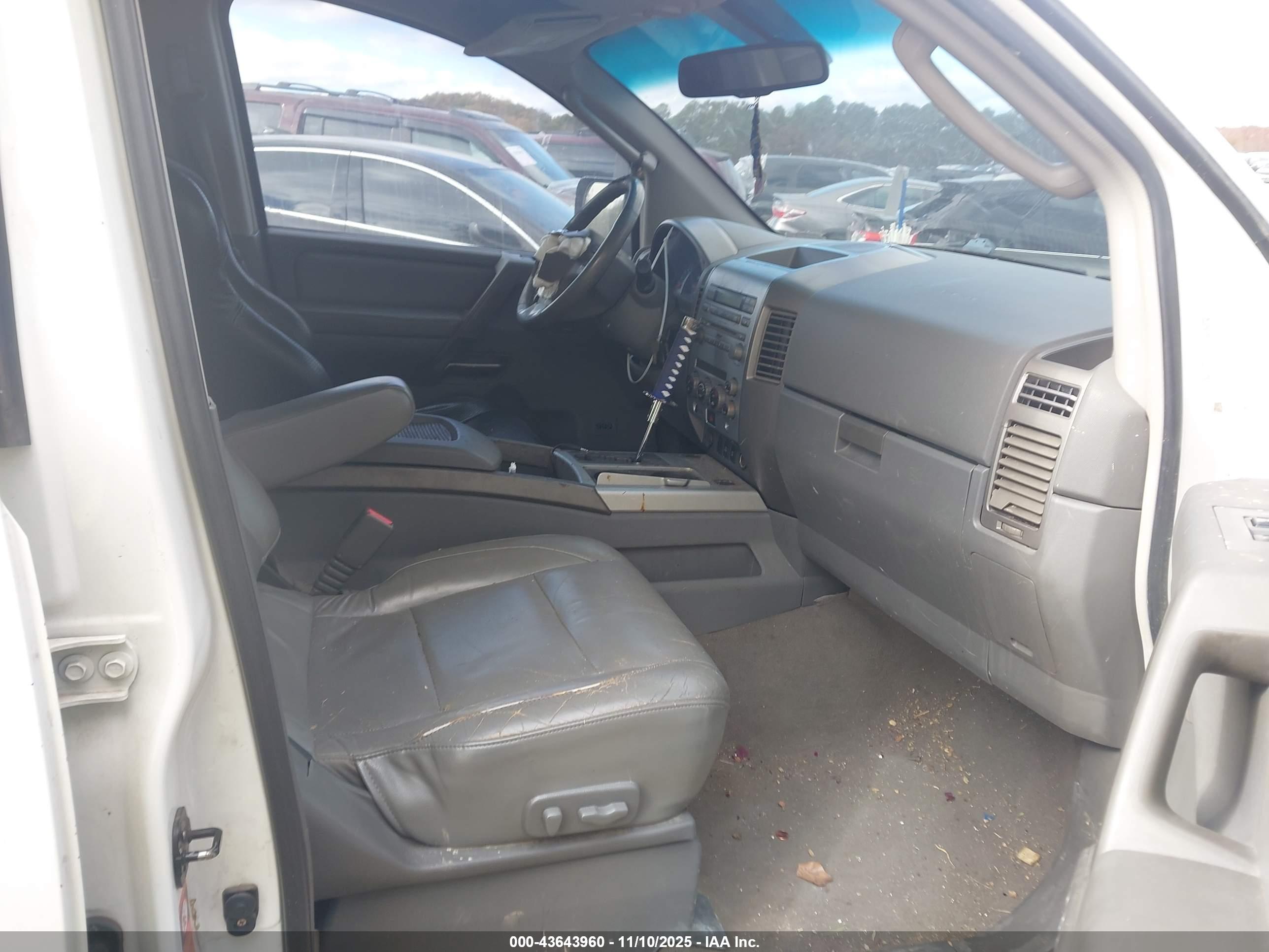 NISSAN ARMADA image 5