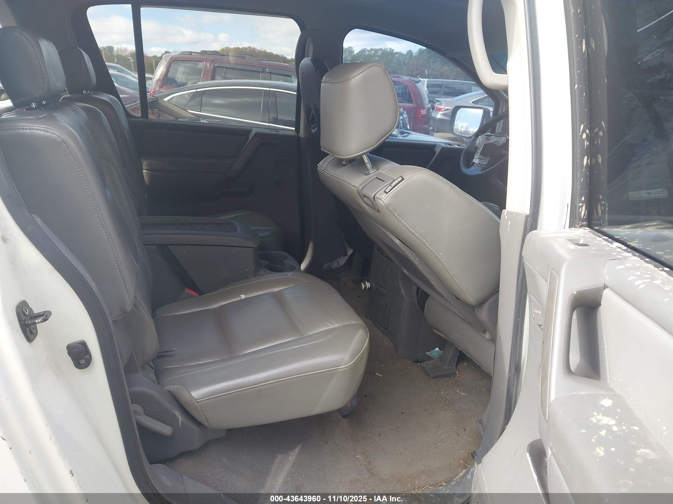NISSAN ARMADA image 8