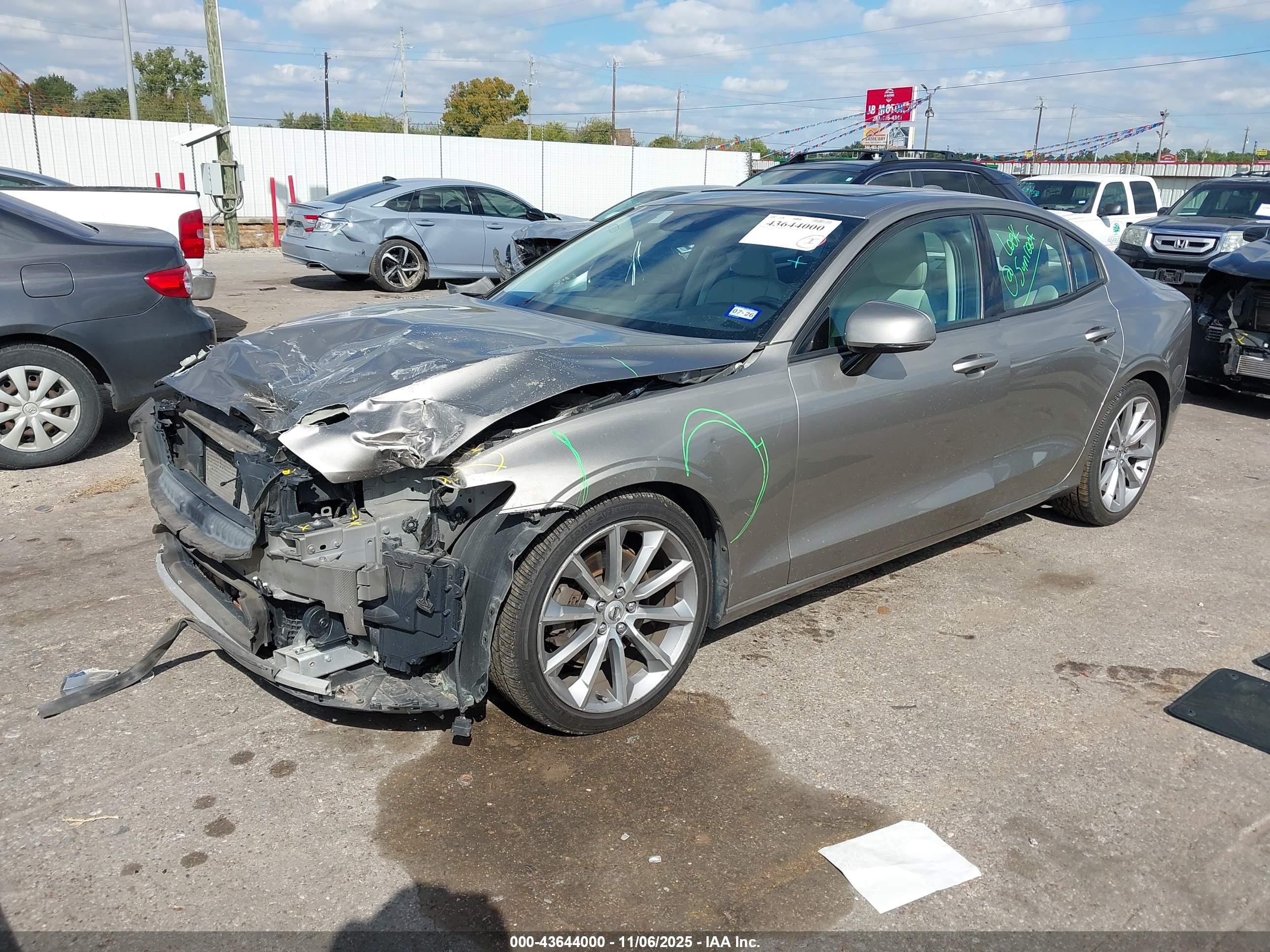 VOLVO S60 image 2