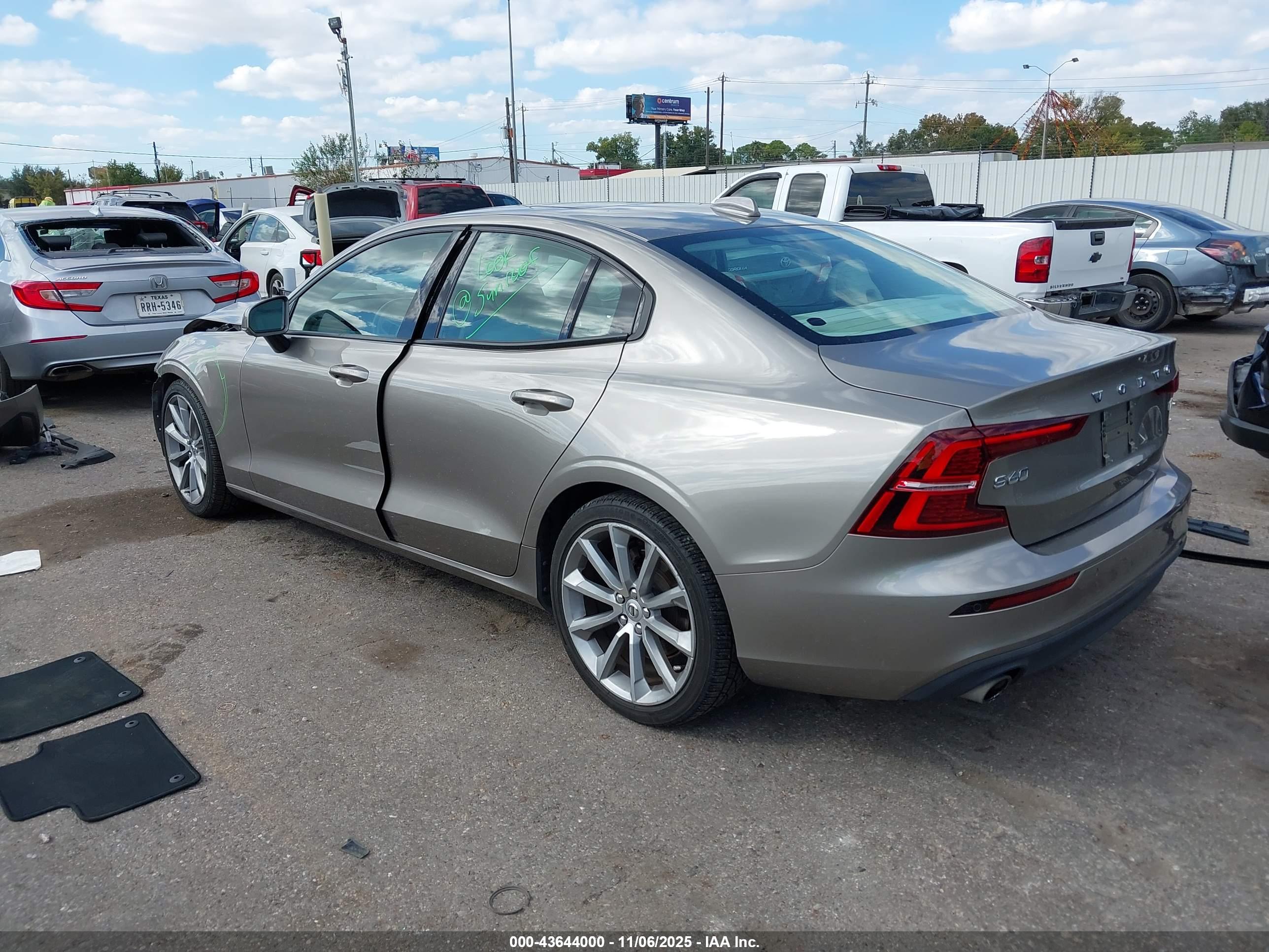 VOLVO S60 image 3