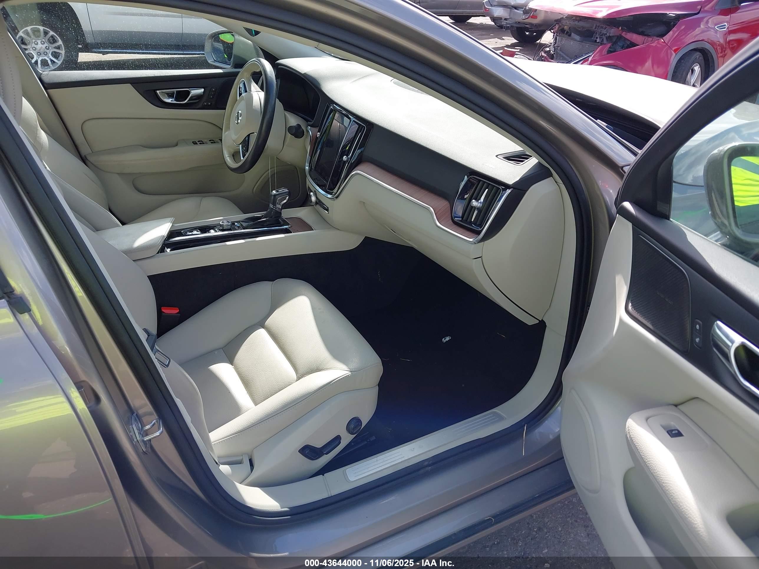 VOLVO S60 image 5