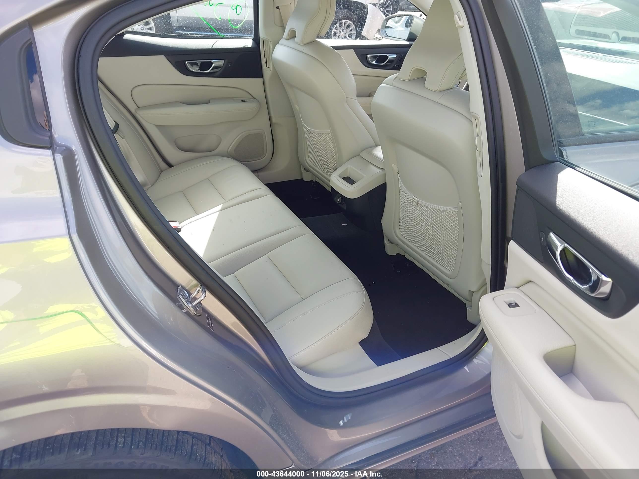 VOLVO S60 image 8