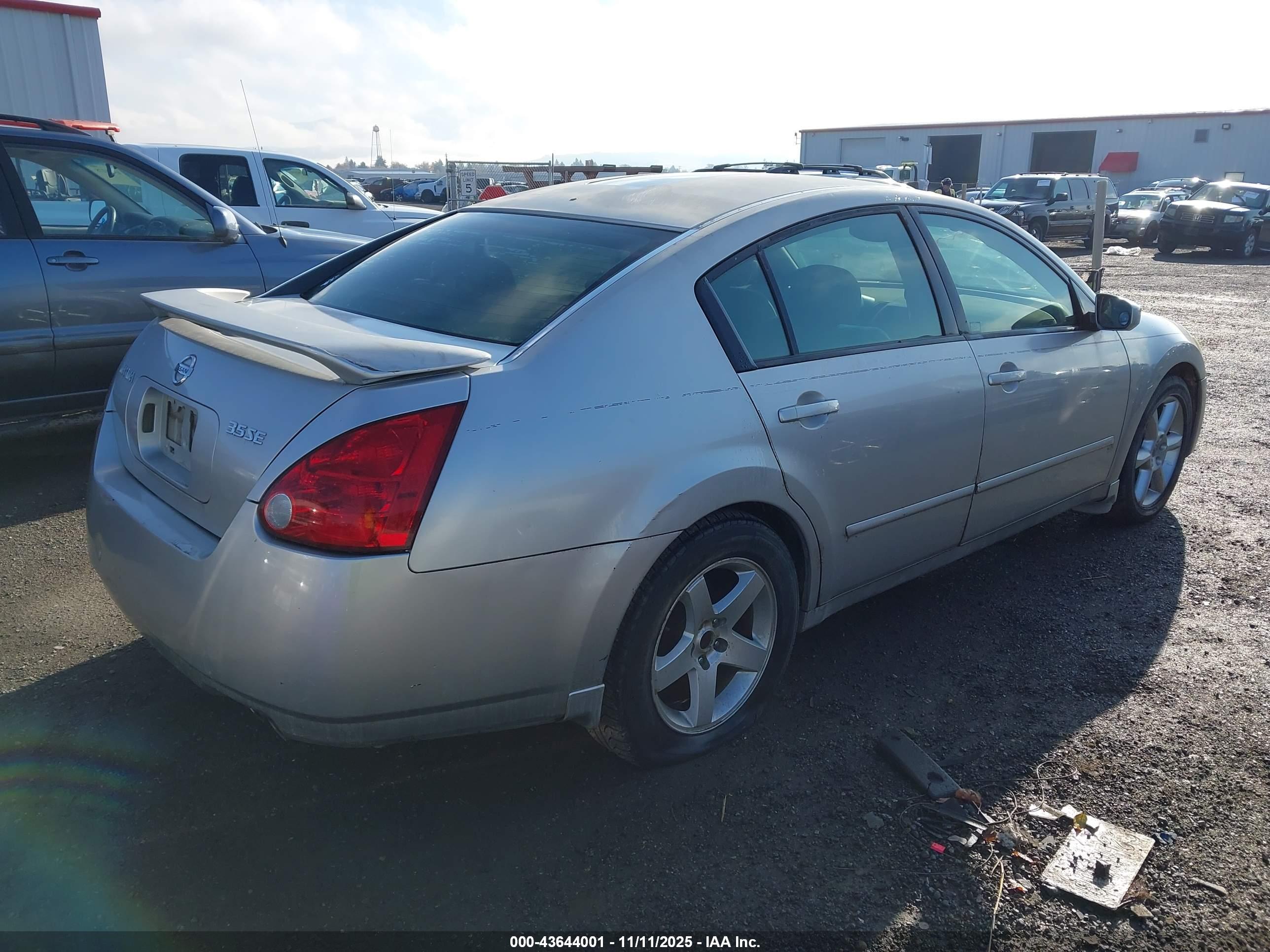 NISSAN MAXIMA image 4