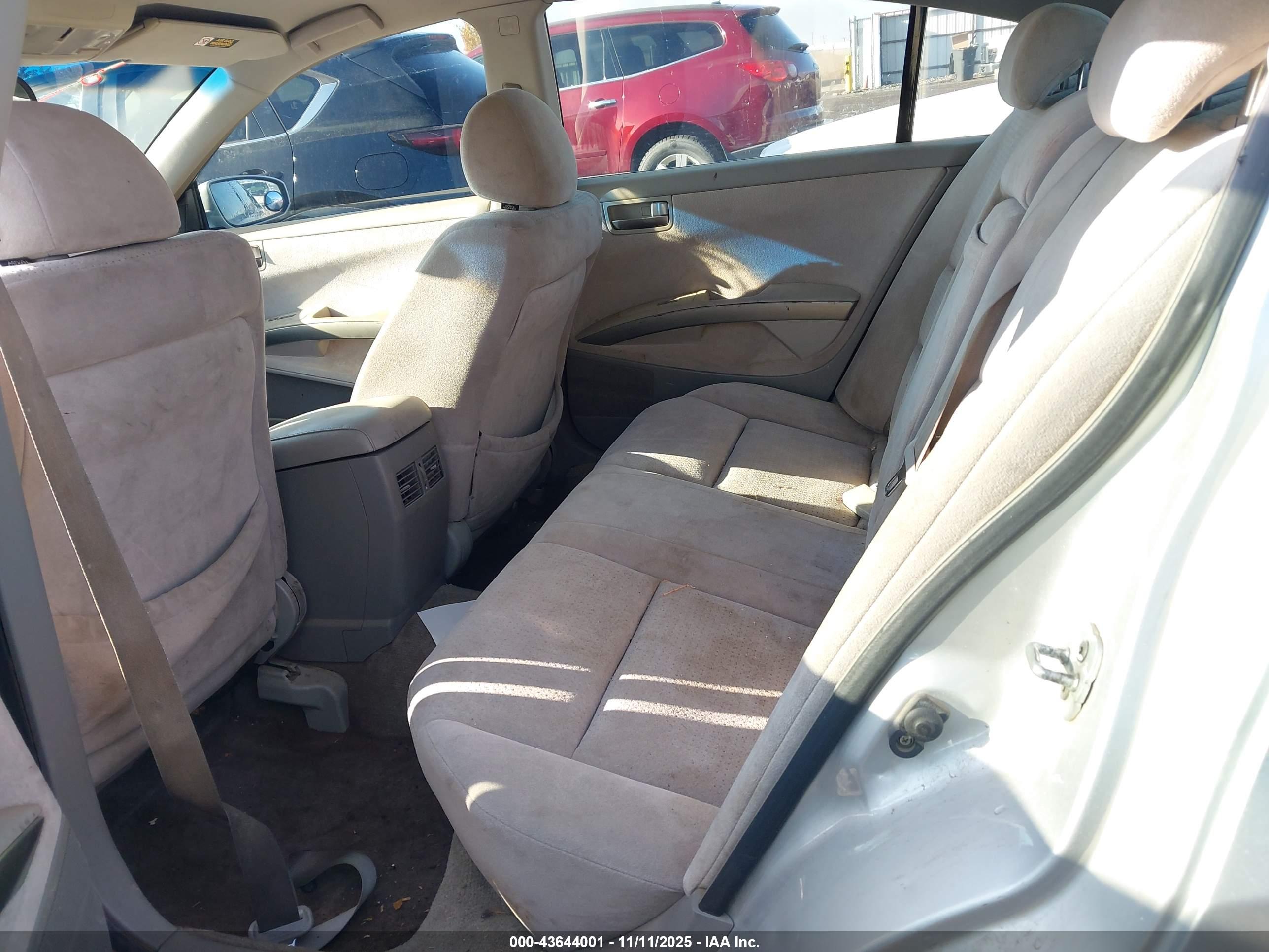 NISSAN MAXIMA image 8