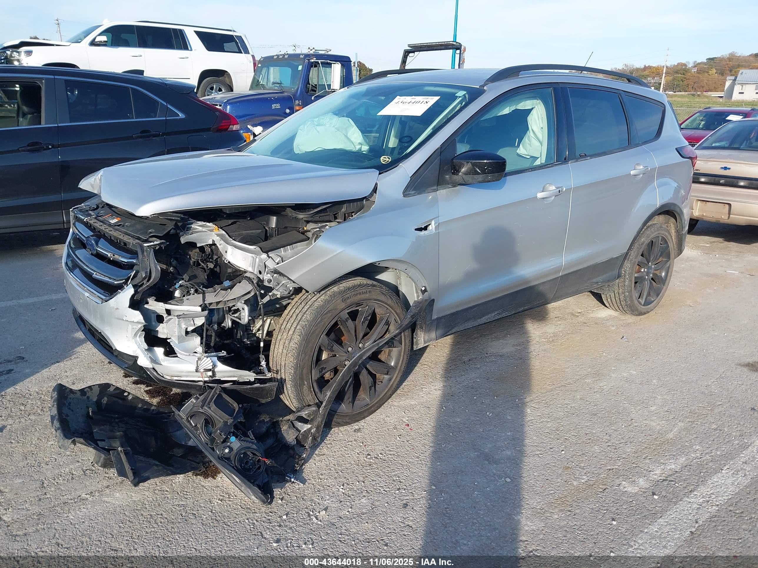 FORD ESCAPE image 2