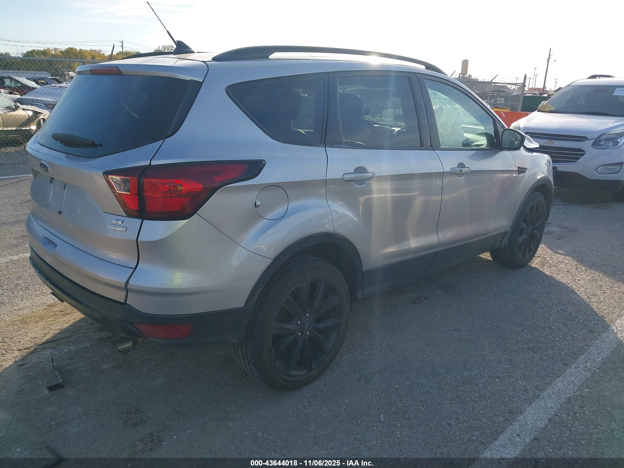 FORD ESCAPE image 4