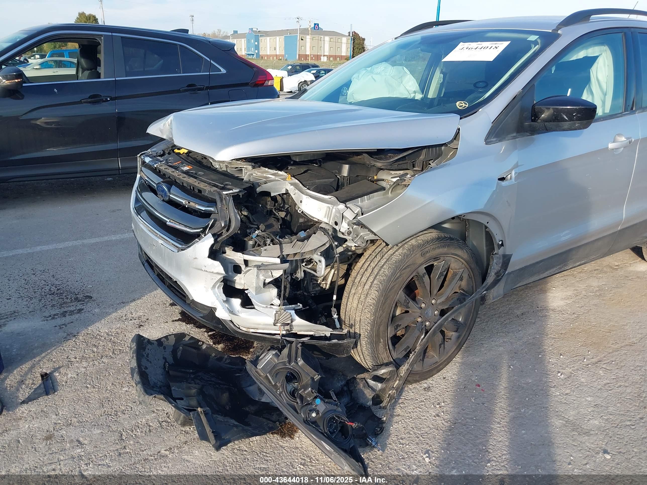 FORD ESCAPE image 6