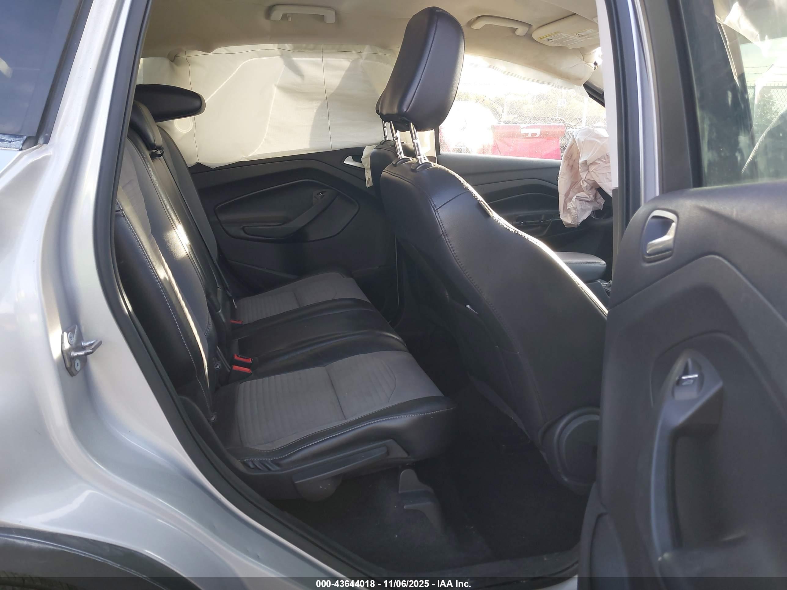 FORD ESCAPE image 8