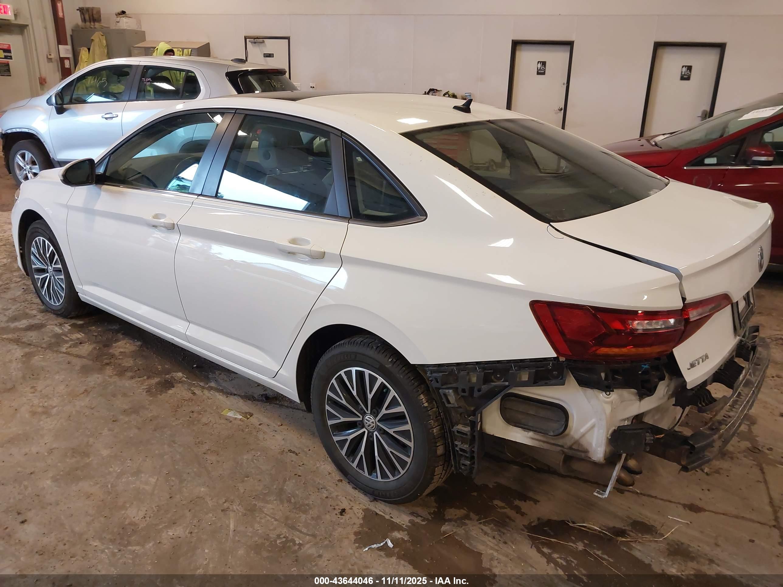 VOLKSWAGEN JETTA image 3