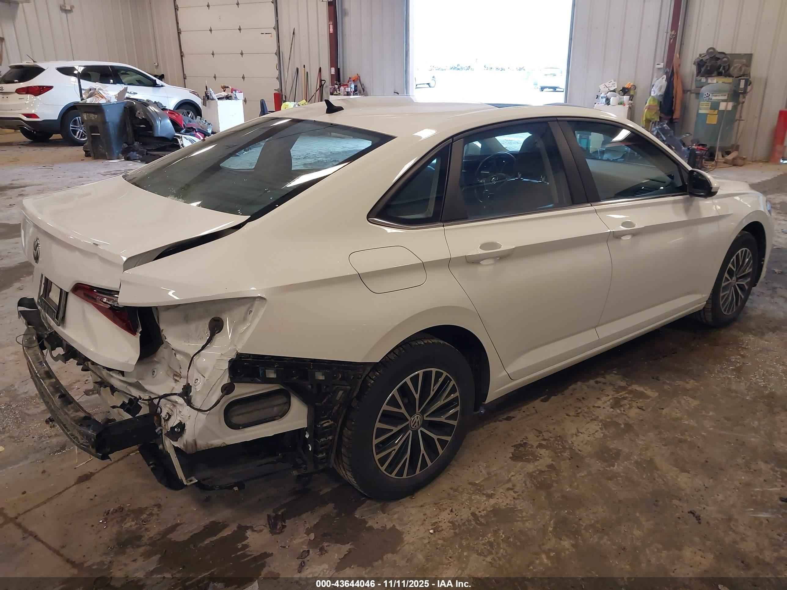 VOLKSWAGEN JETTA image 4