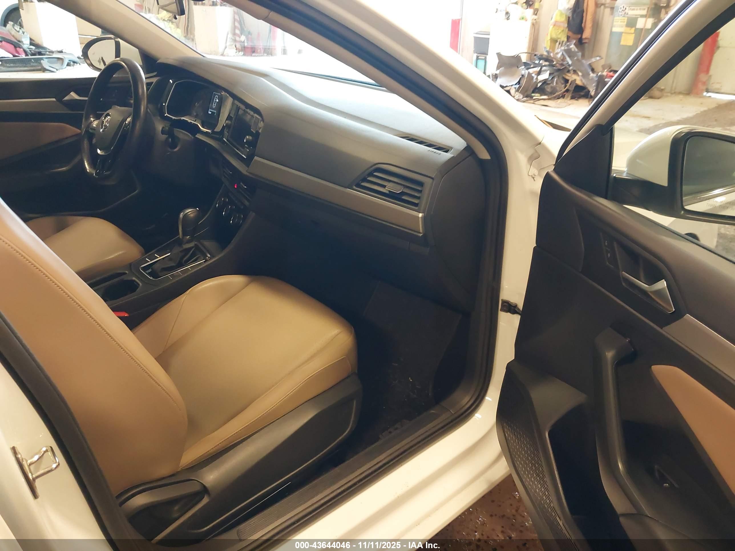 VOLKSWAGEN JETTA image 5