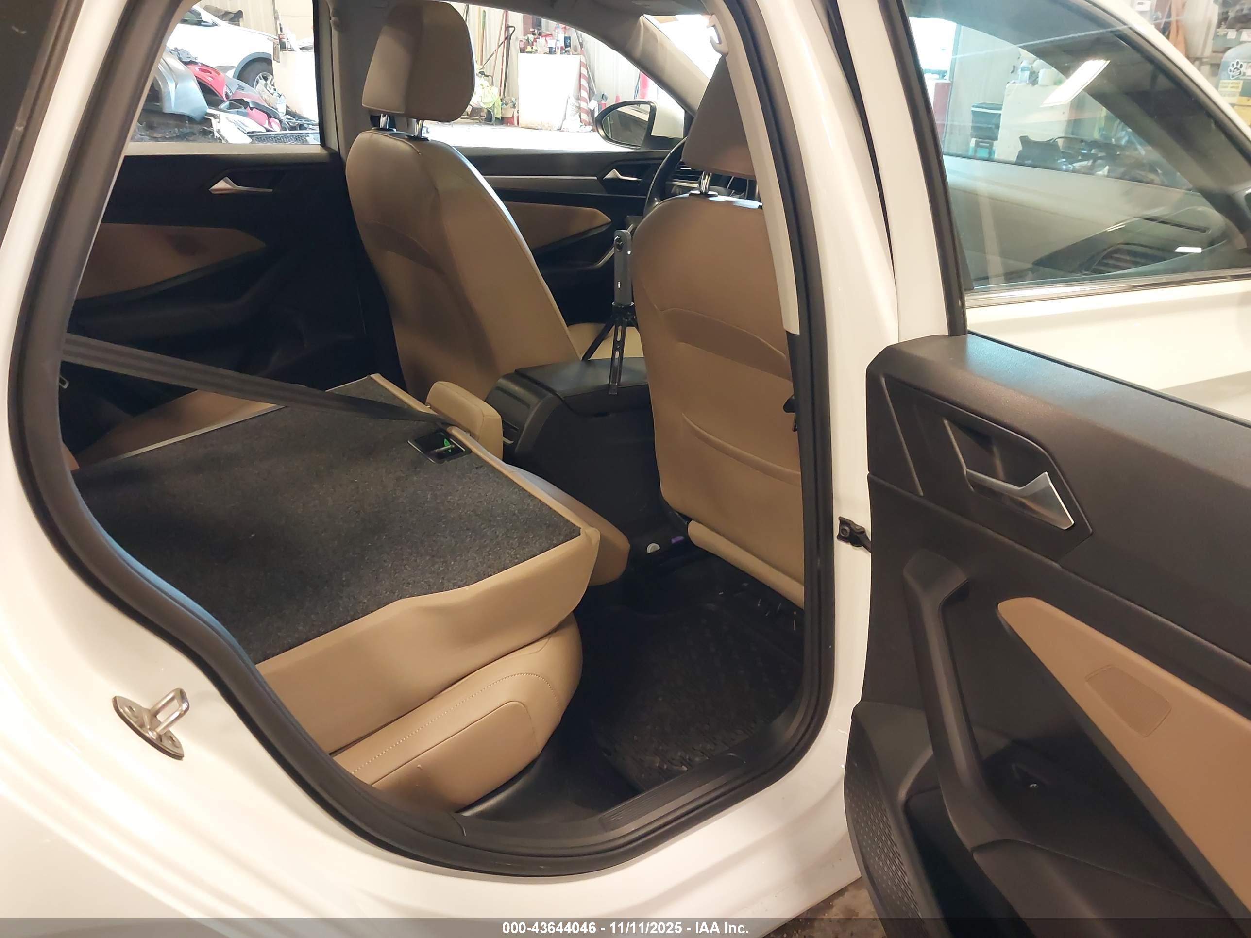 VOLKSWAGEN JETTA image 8