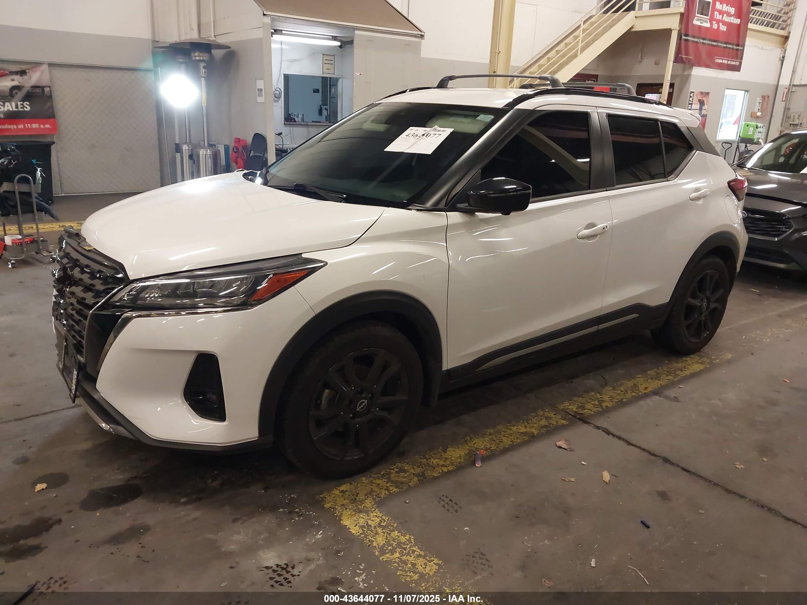 NISSAN KICKS image 2