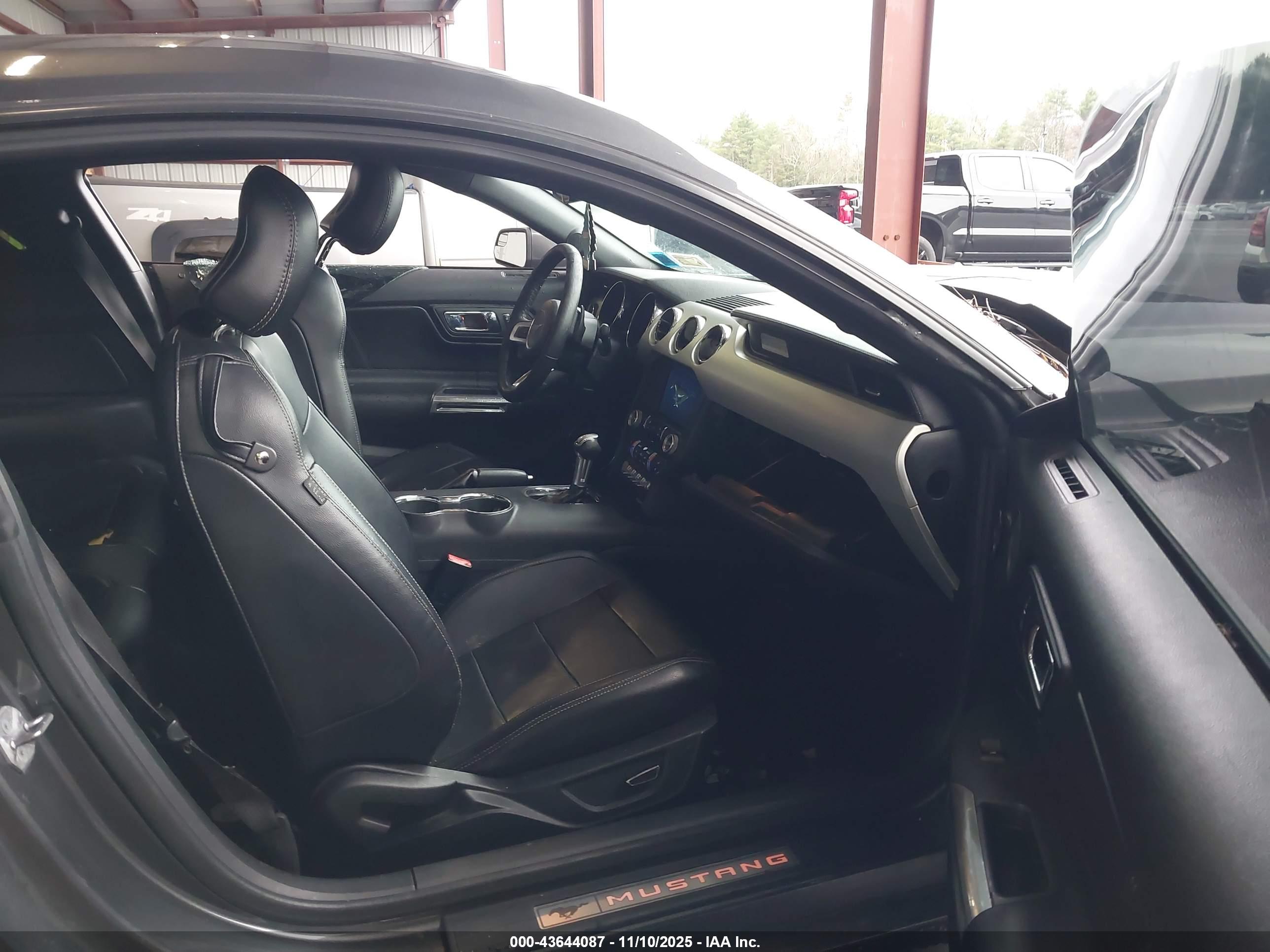 FORD MUSTANG image 5