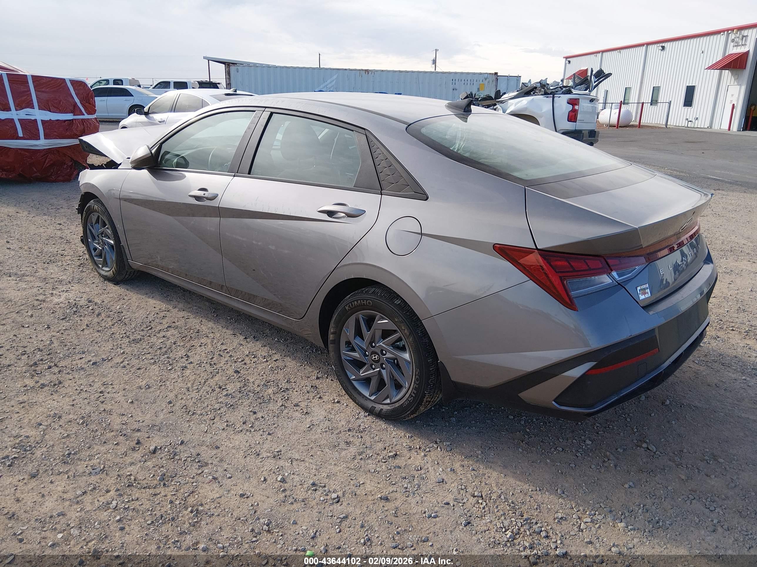 HYUNDAI ELANTRA image 3