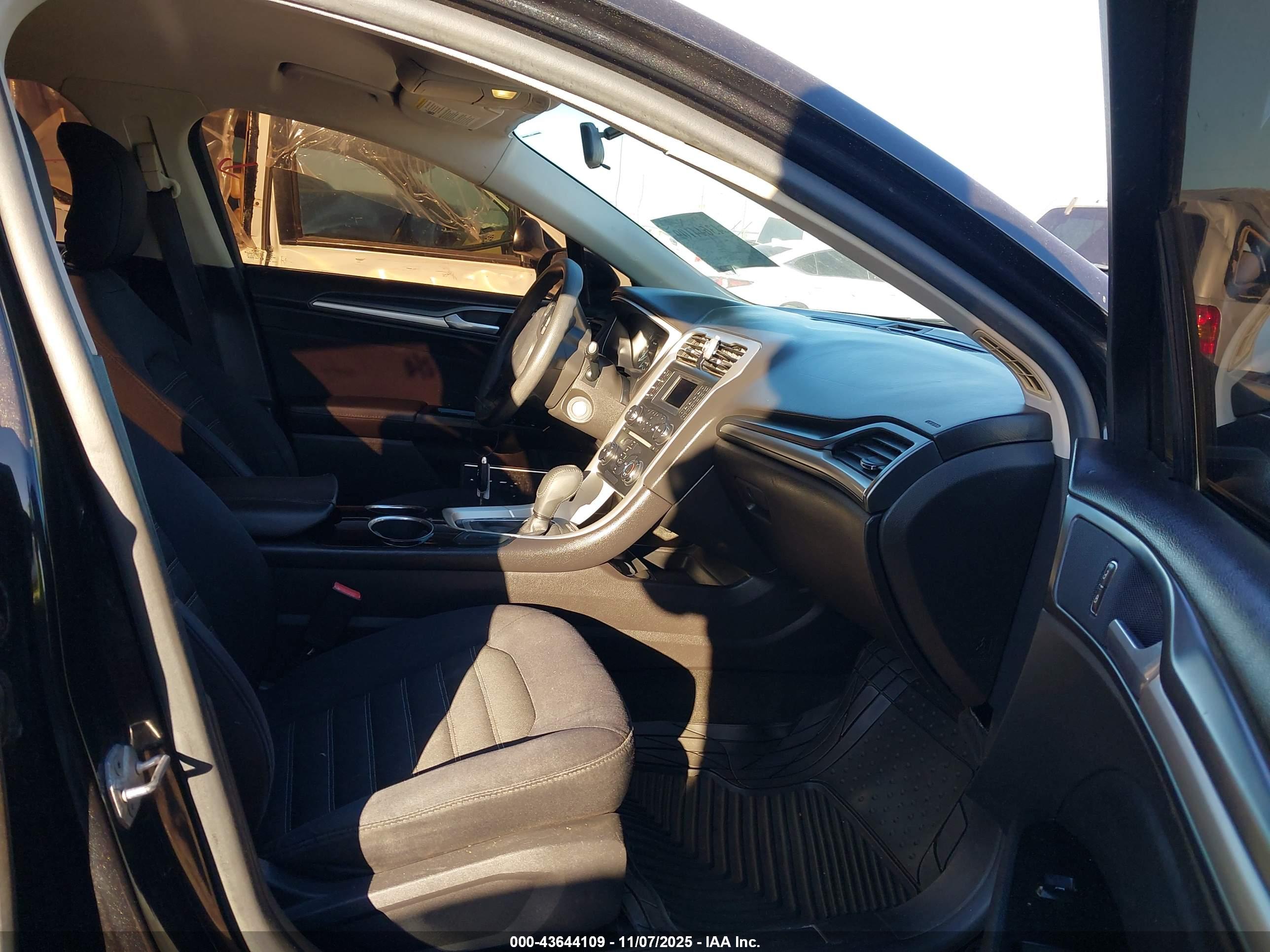 FORD FUSION image 5