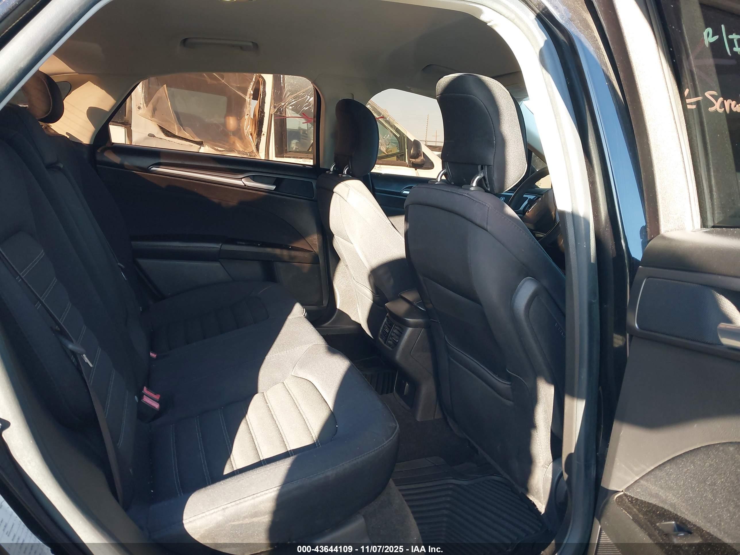FORD FUSION image 8