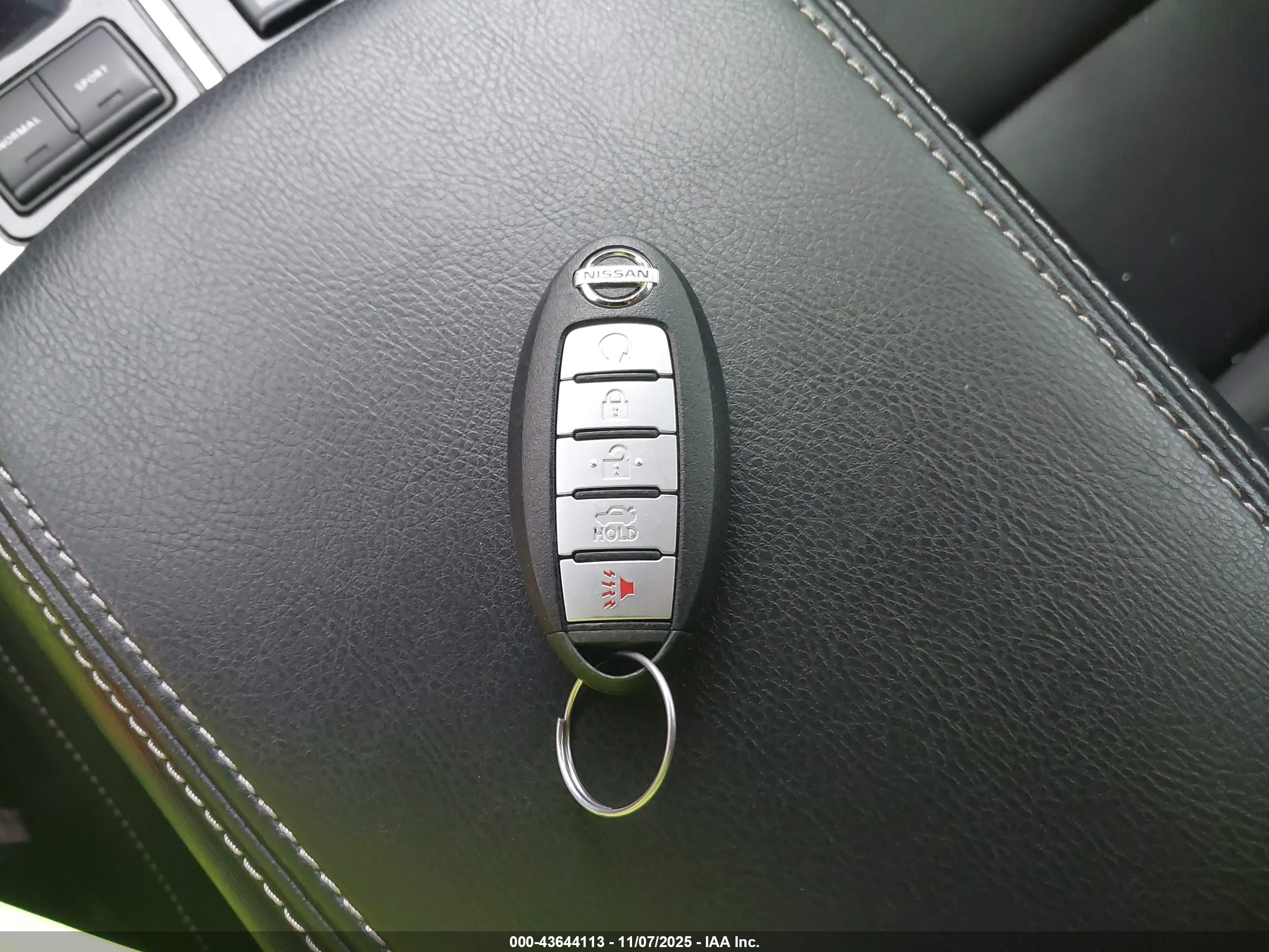 NISSAN MAXIMA image 11
