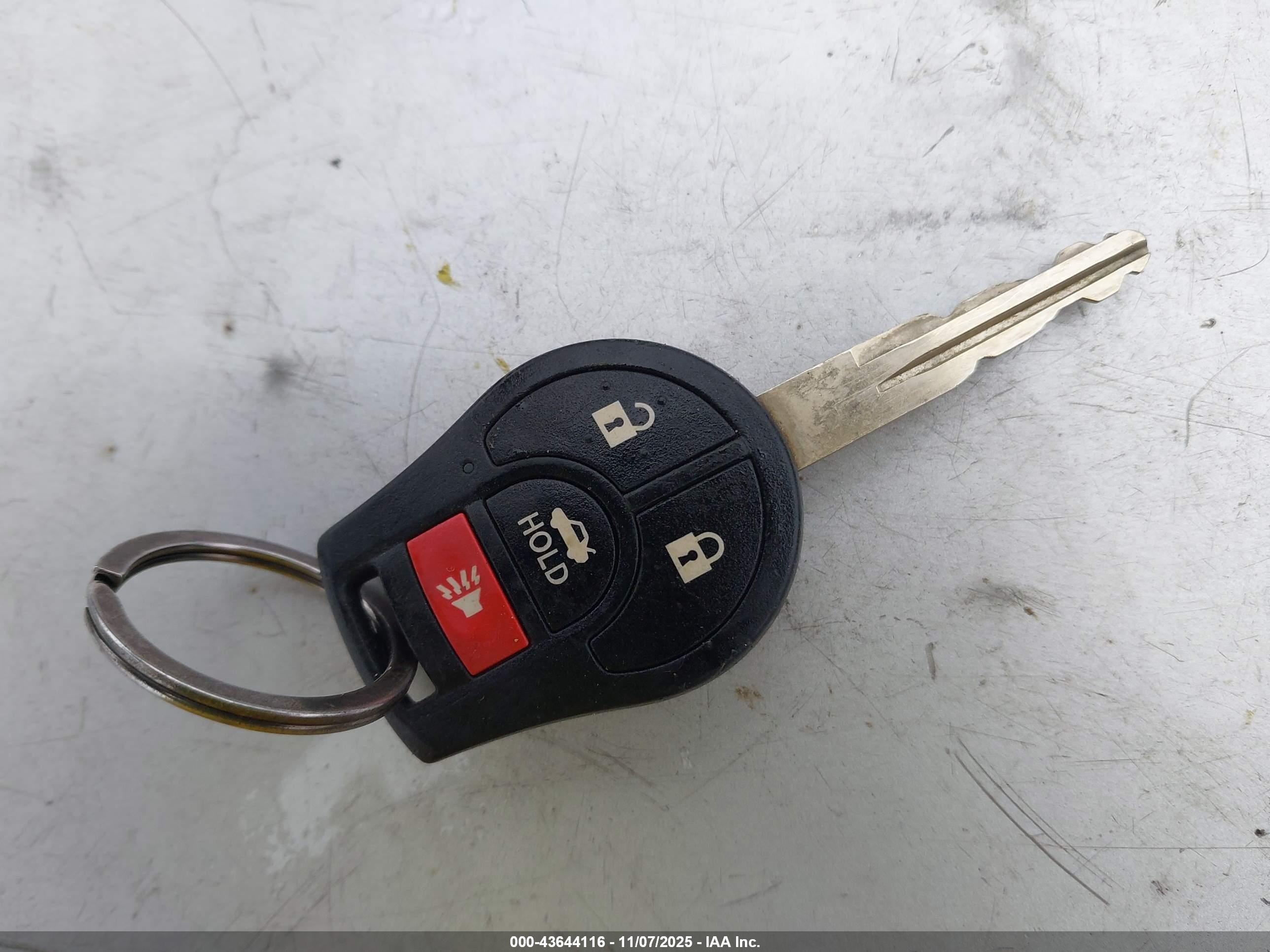 NISSAN VERSA image 11