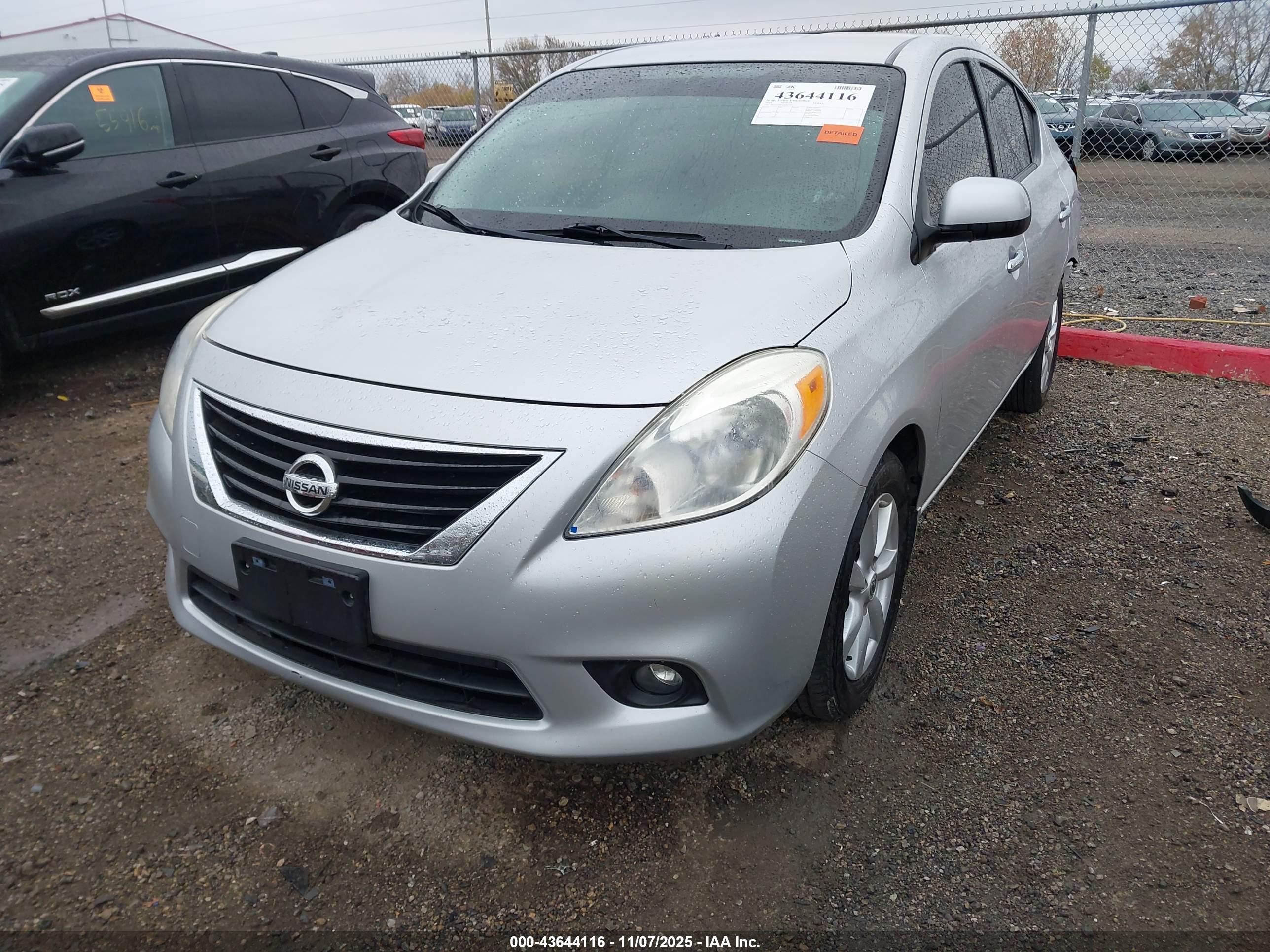 NISSAN VERSA image 2