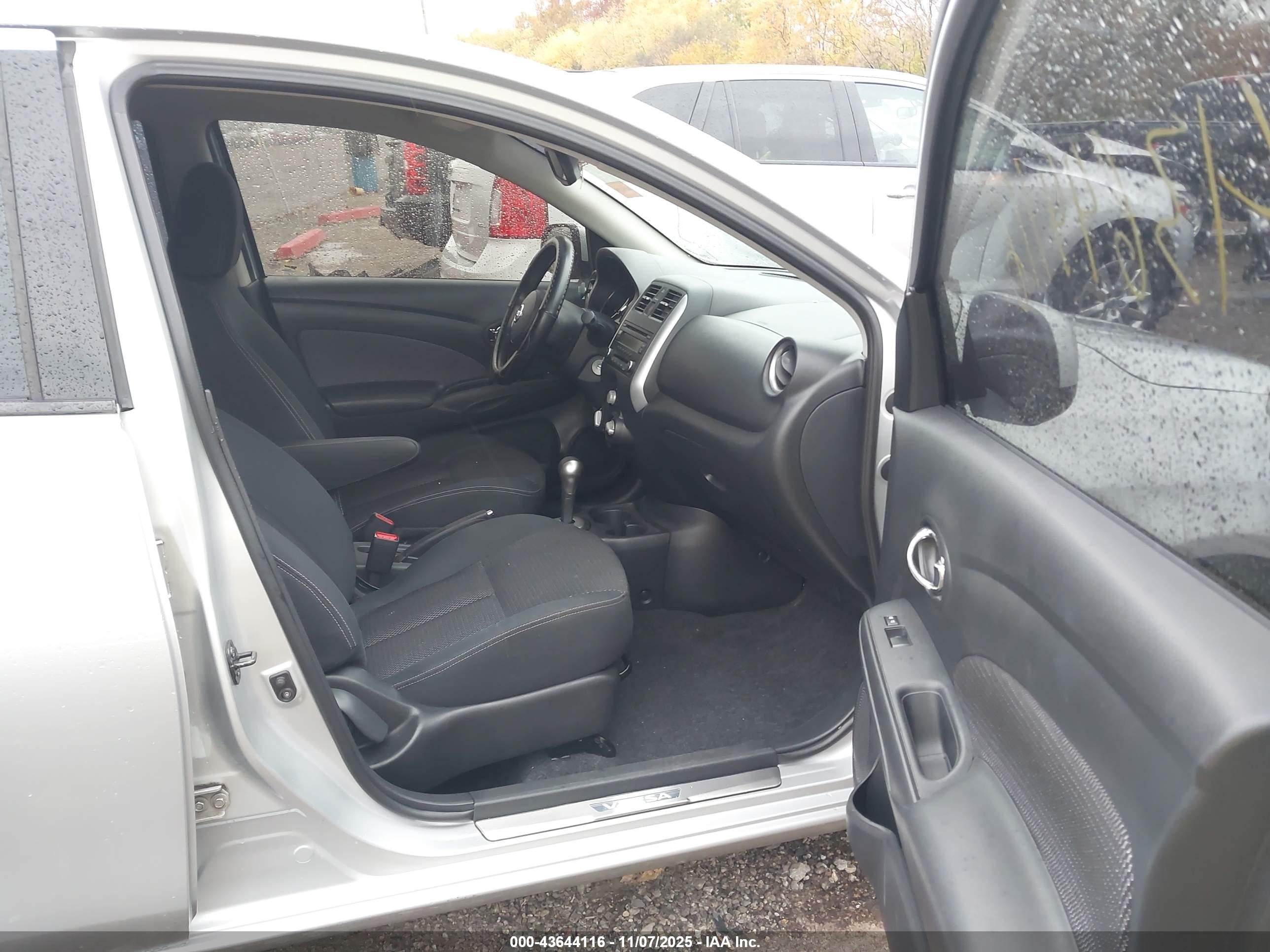 NISSAN VERSA image 5