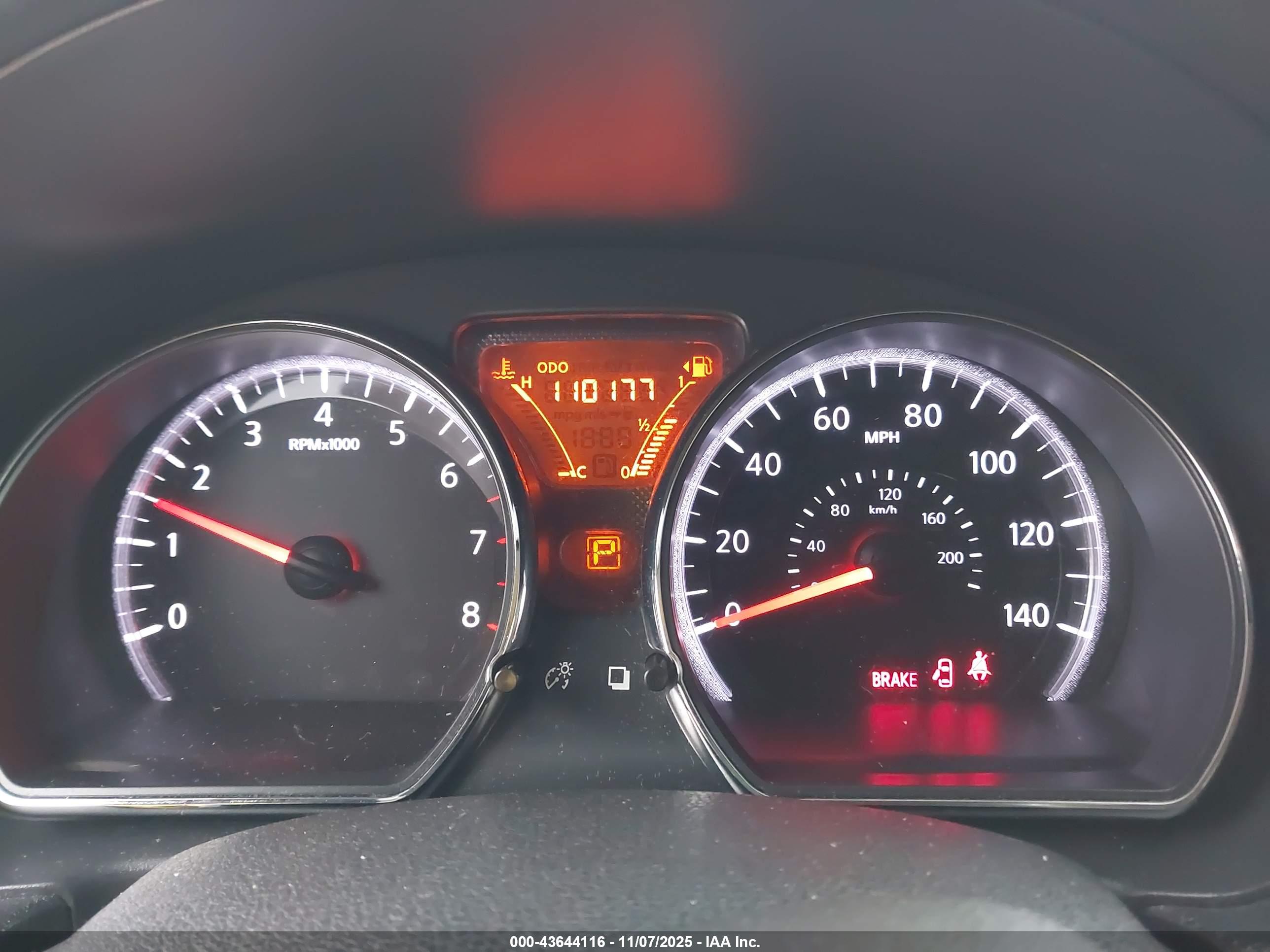 NISSAN VERSA image 7
