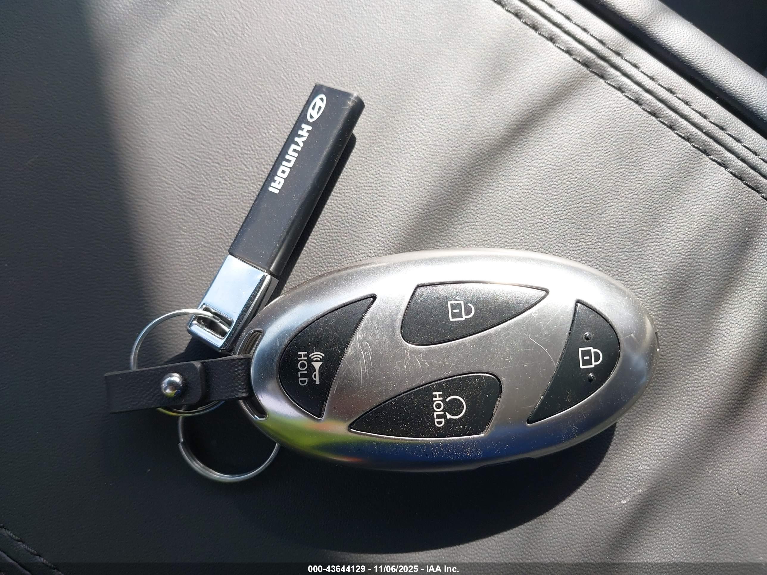 HYUNDAI SANTA image 11