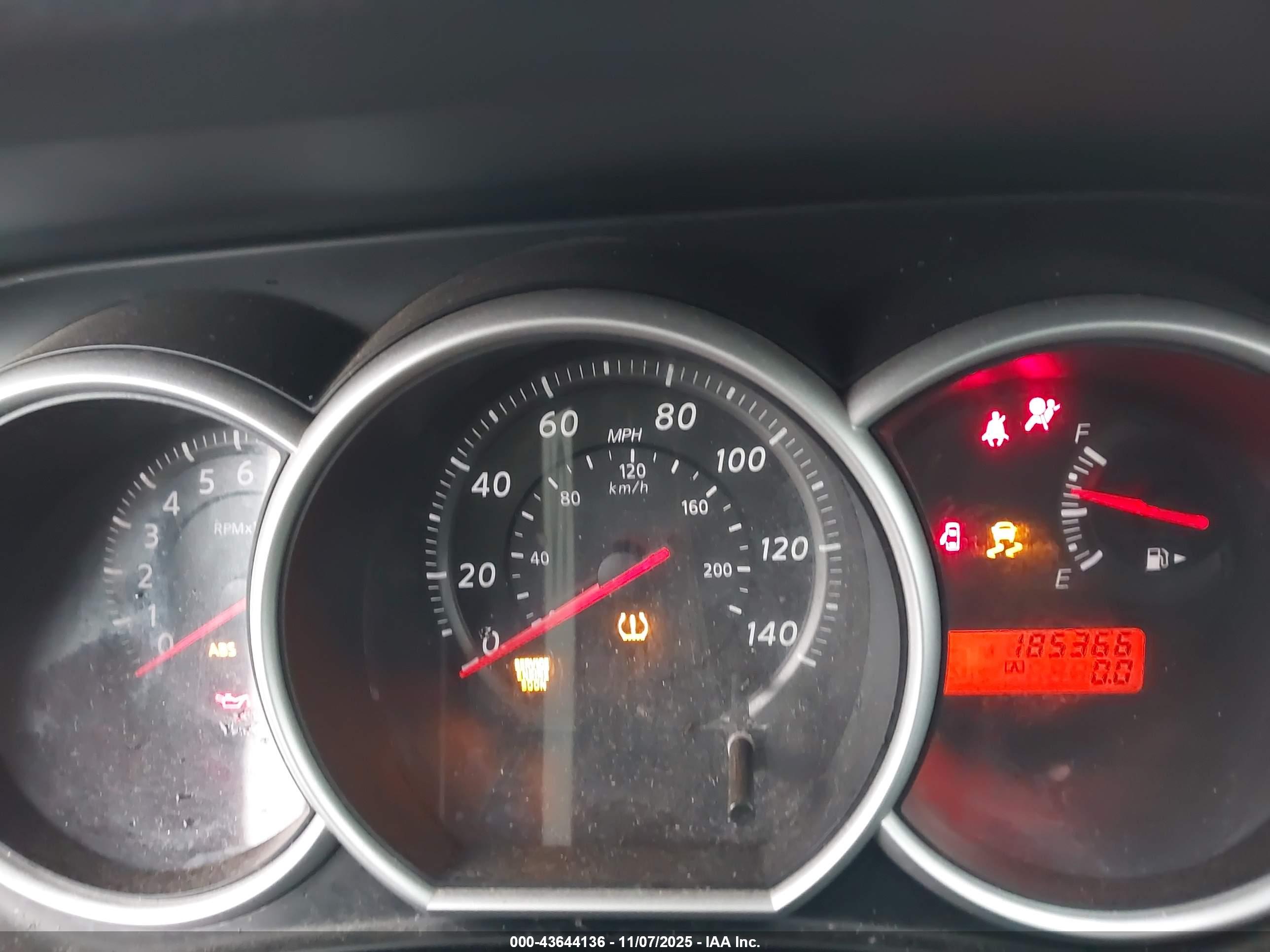 NISSAN VERSA image 7