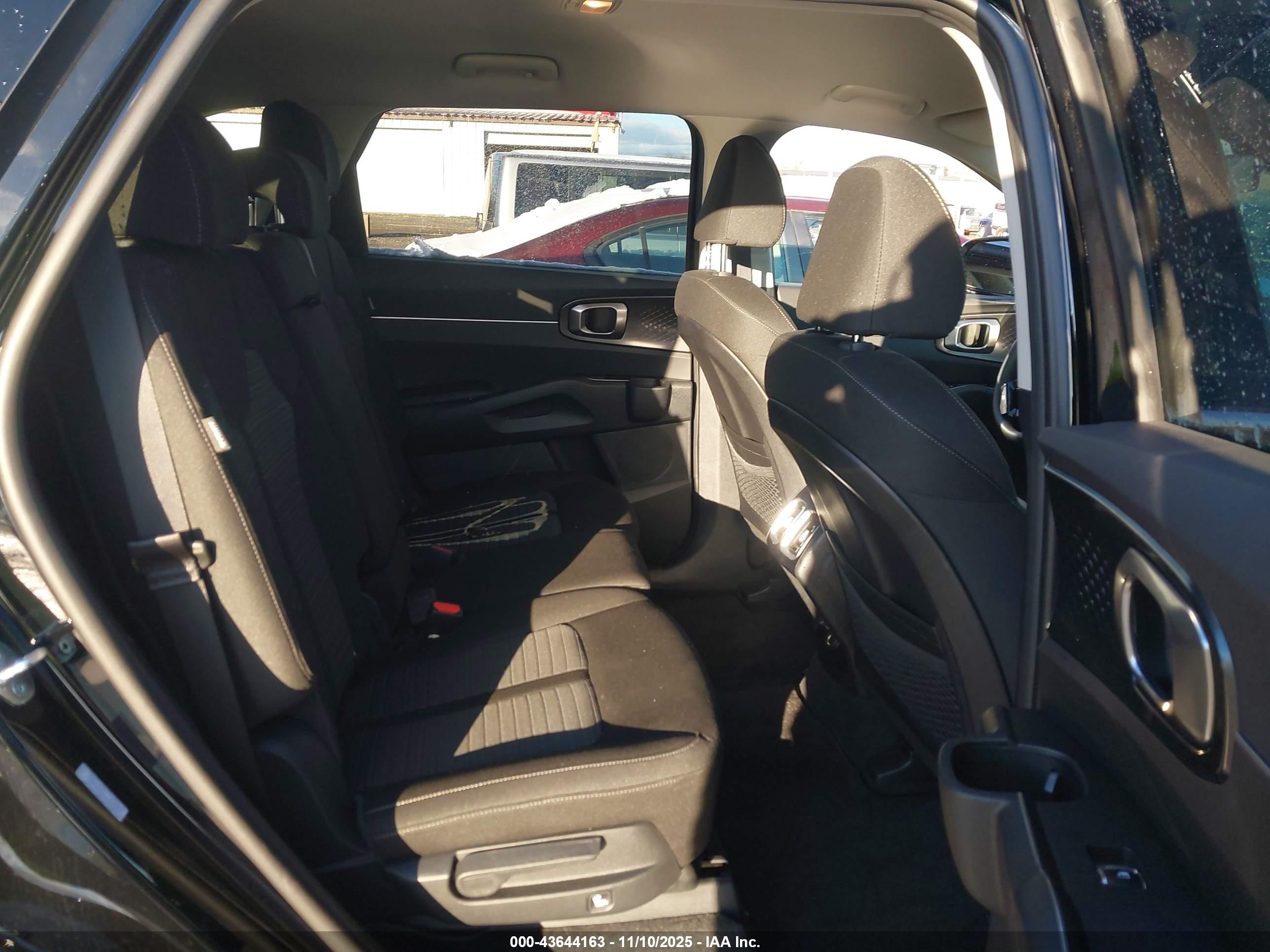 KIA SORENTO image 8