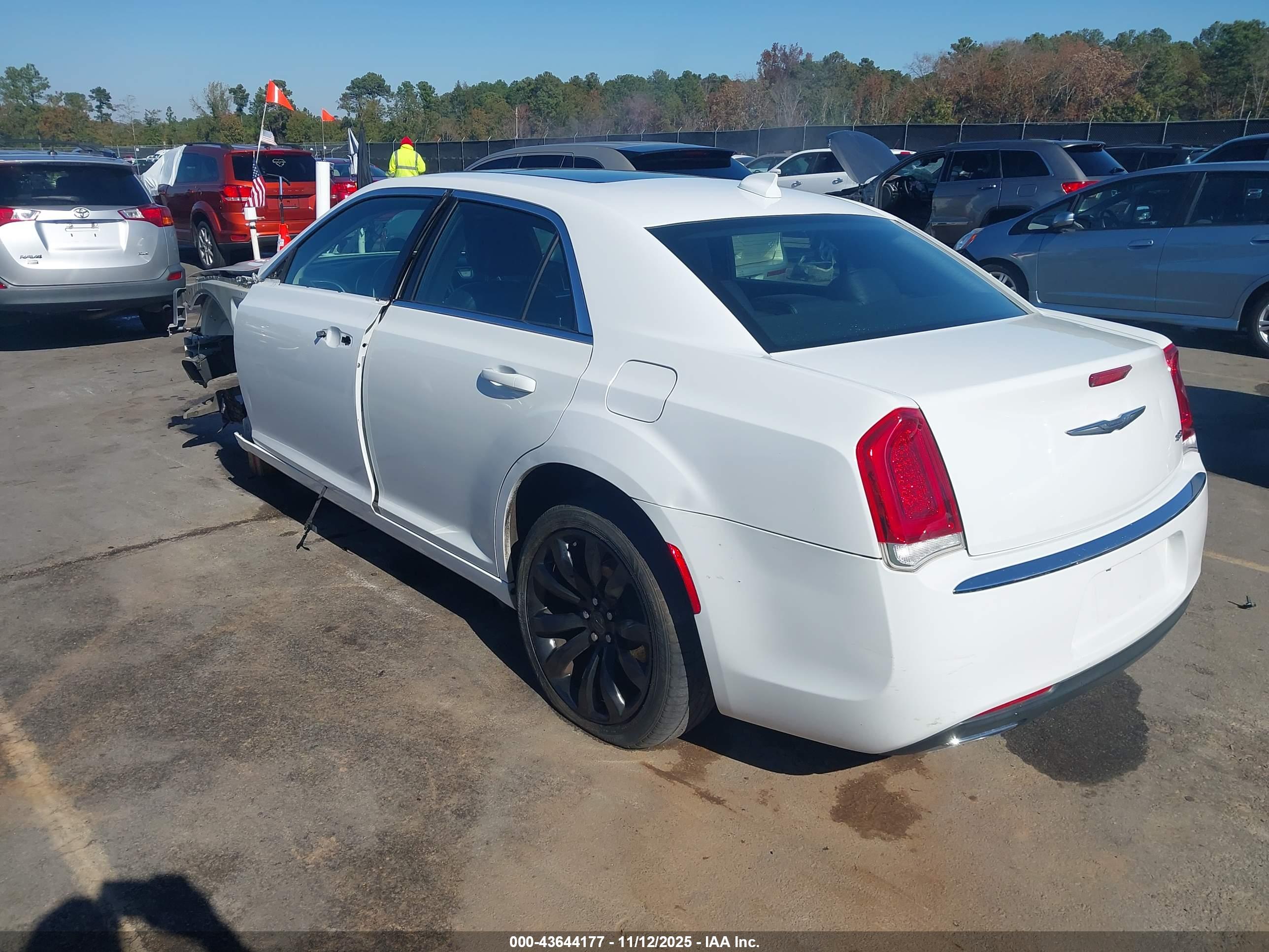 CHRYSLER 300 image 3