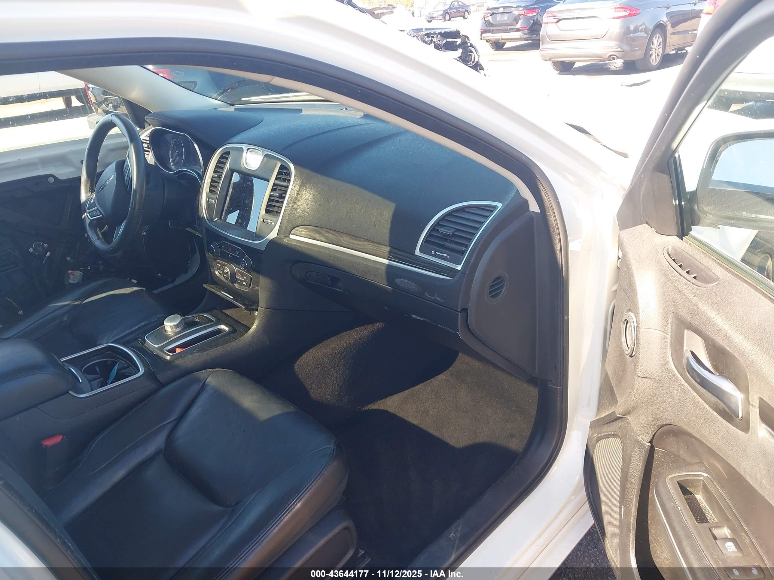 CHRYSLER 300 image 5