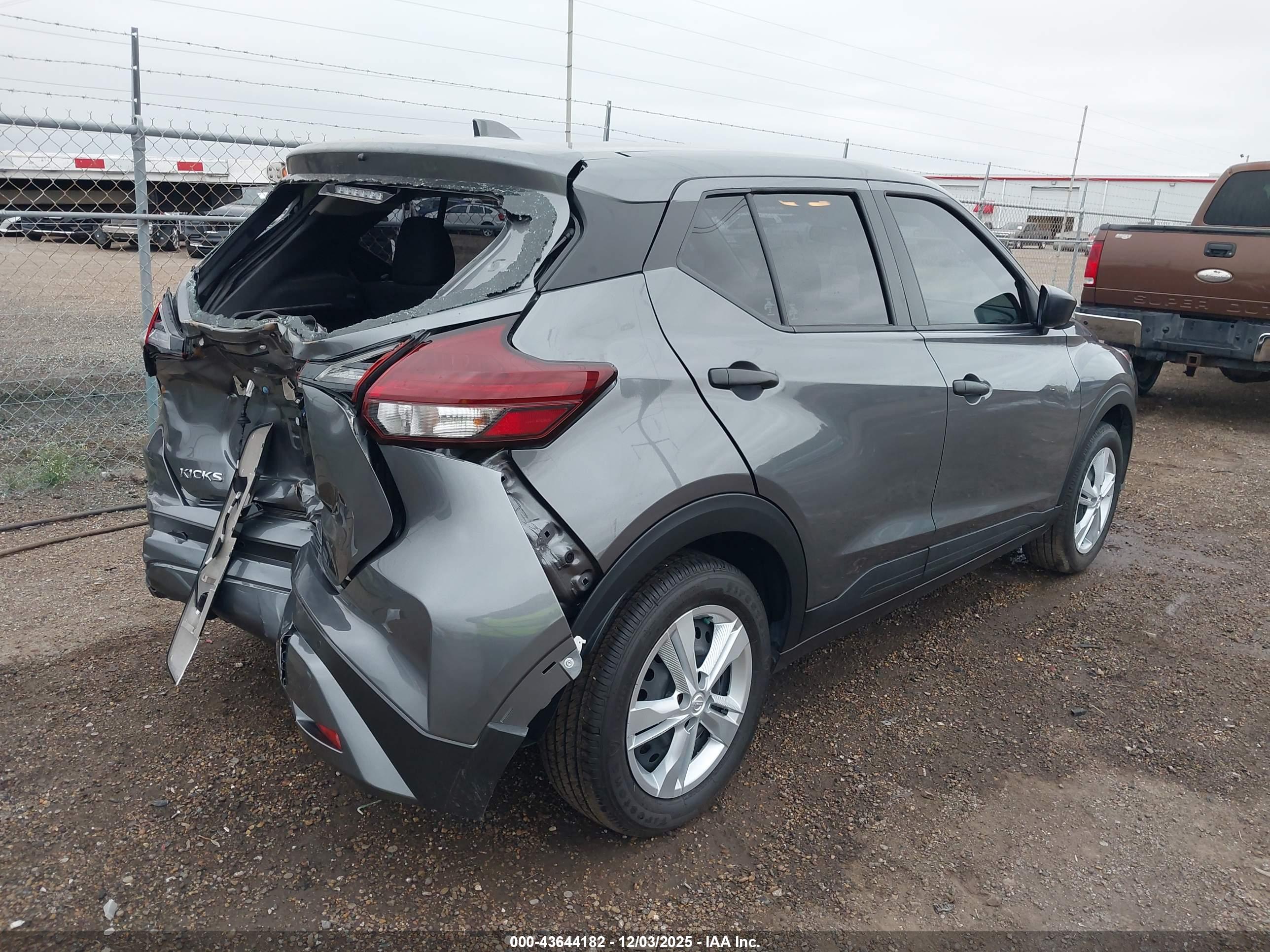 NISSAN KICKS image 4