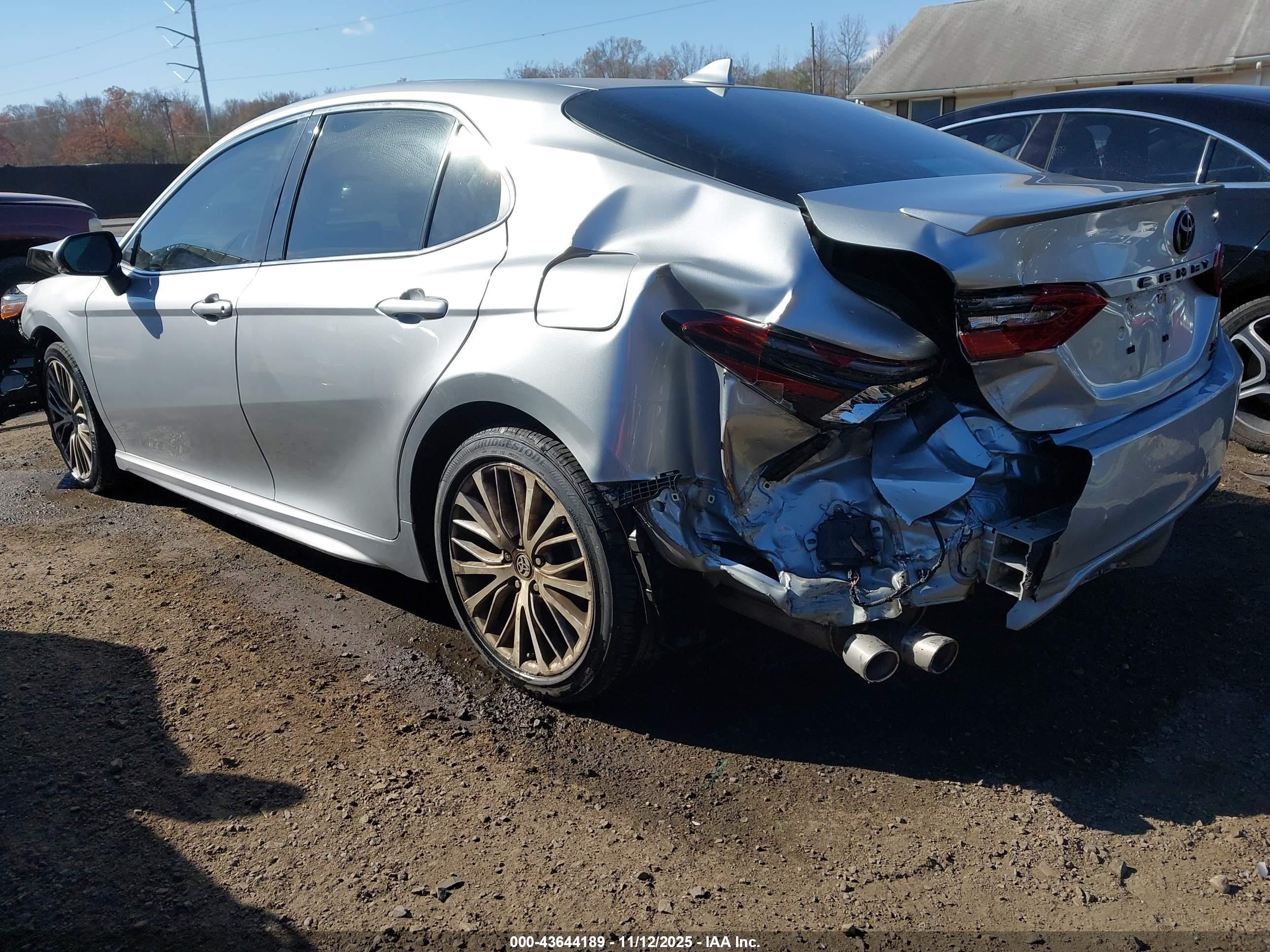 TOYOTA CAMRY image 3