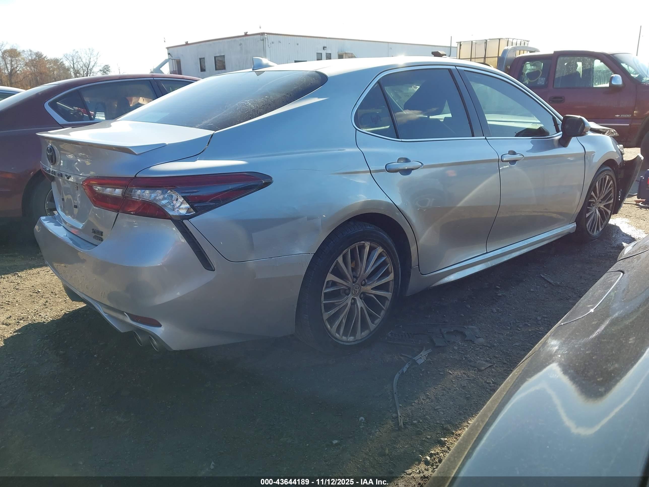 TOYOTA CAMRY image 4