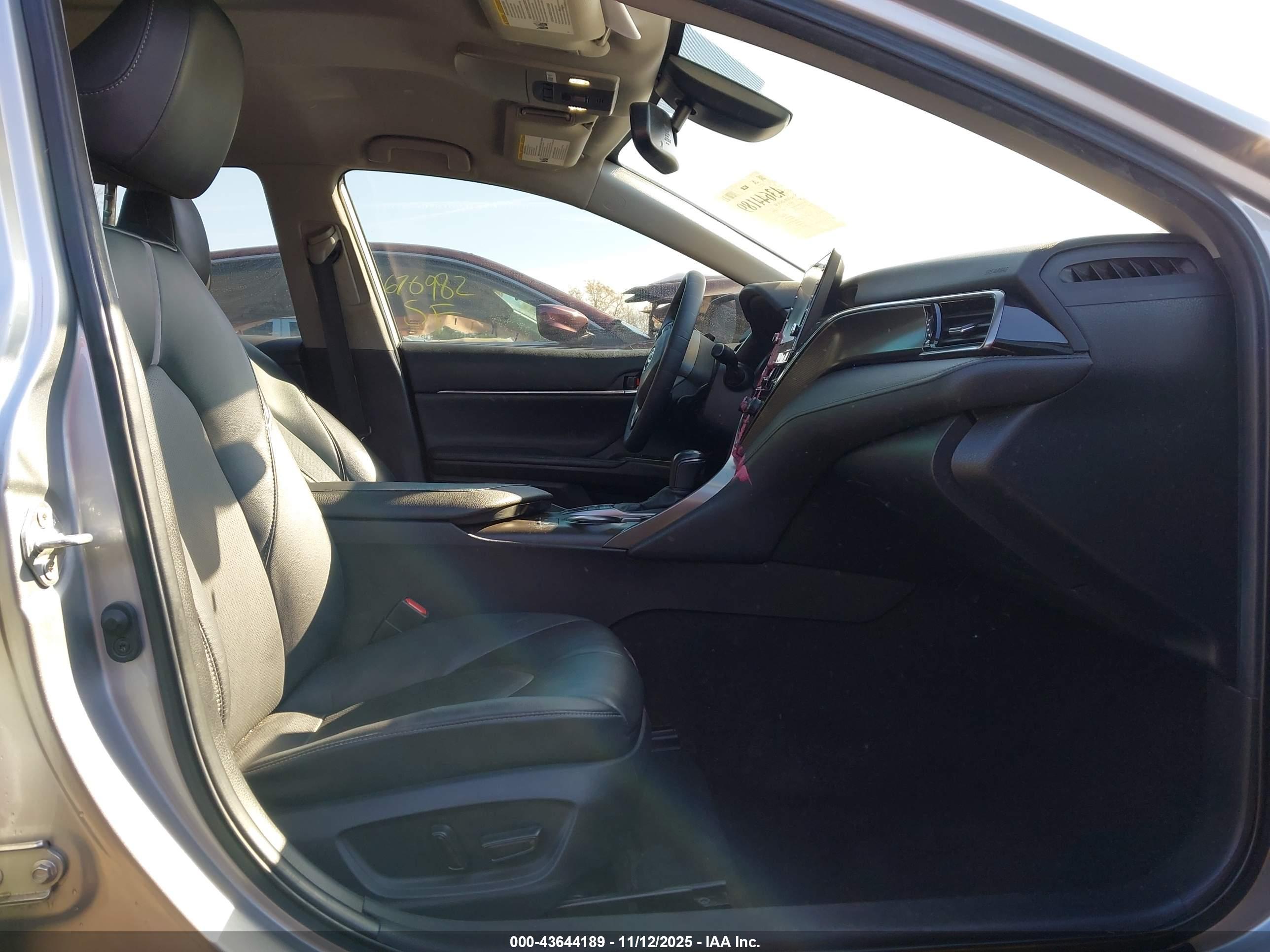 TOYOTA CAMRY image 5