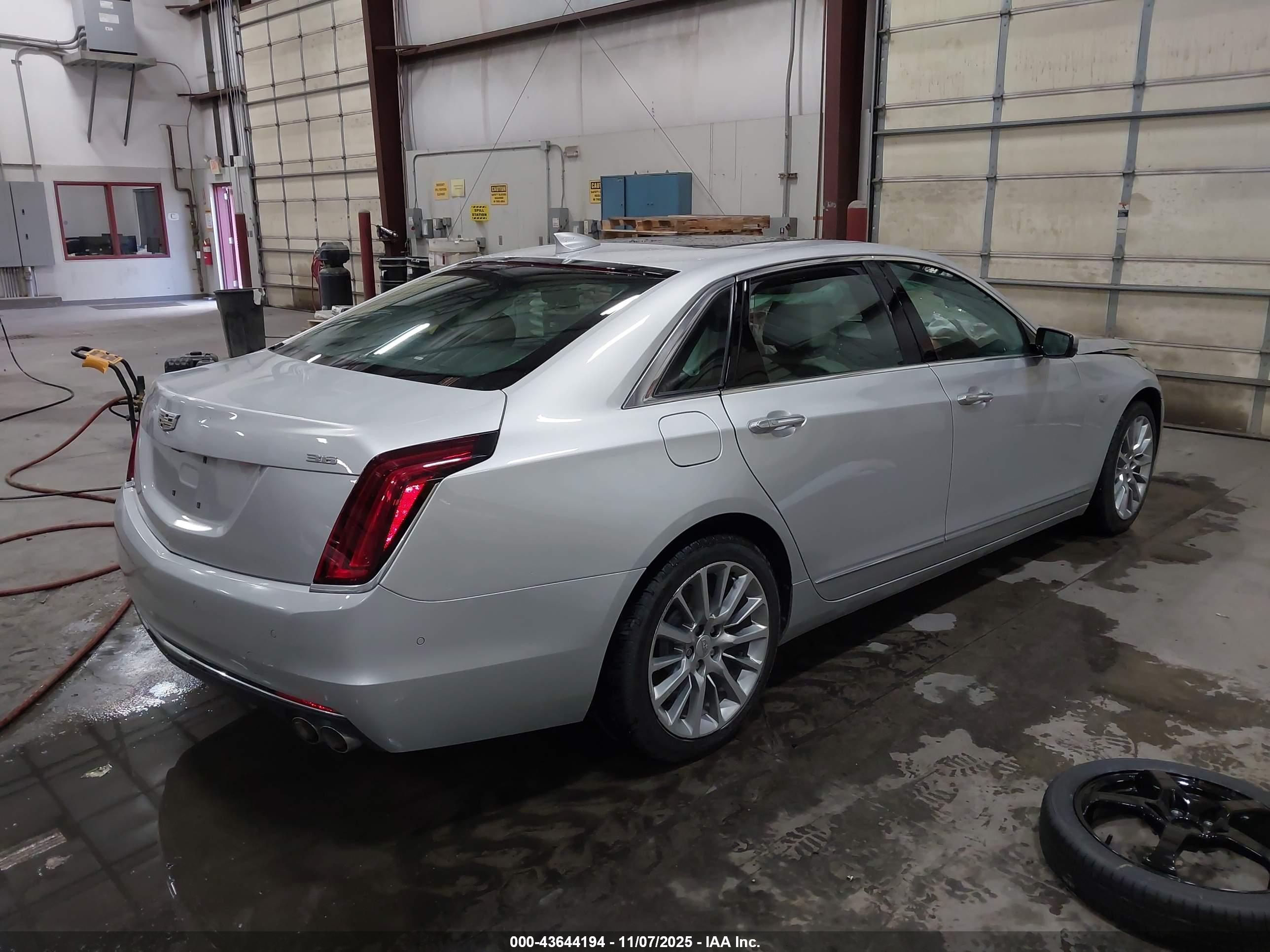 CADILLAC CT6 image 4