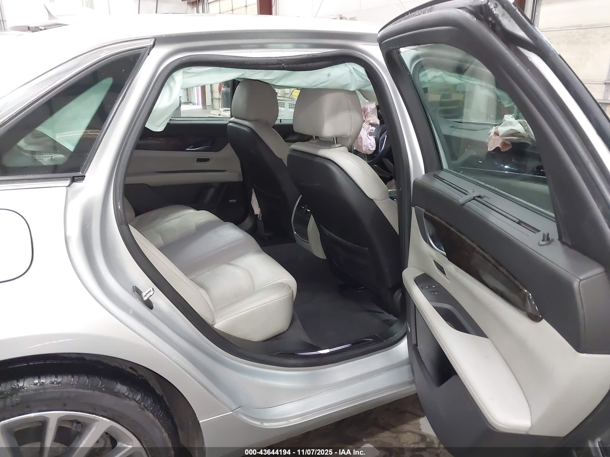 CADILLAC CT6 image 8