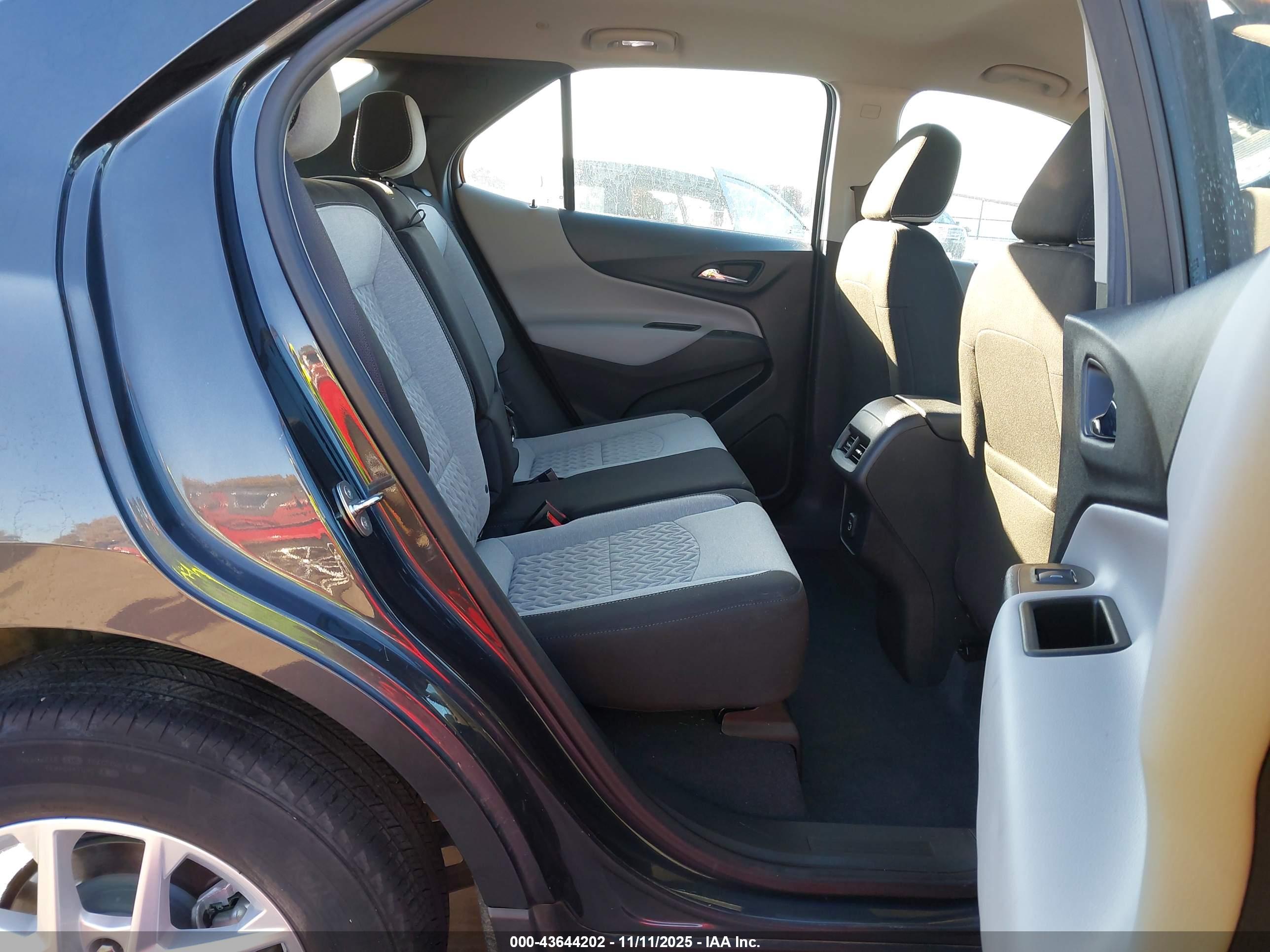 CHEVROLET EQUINOX image 8