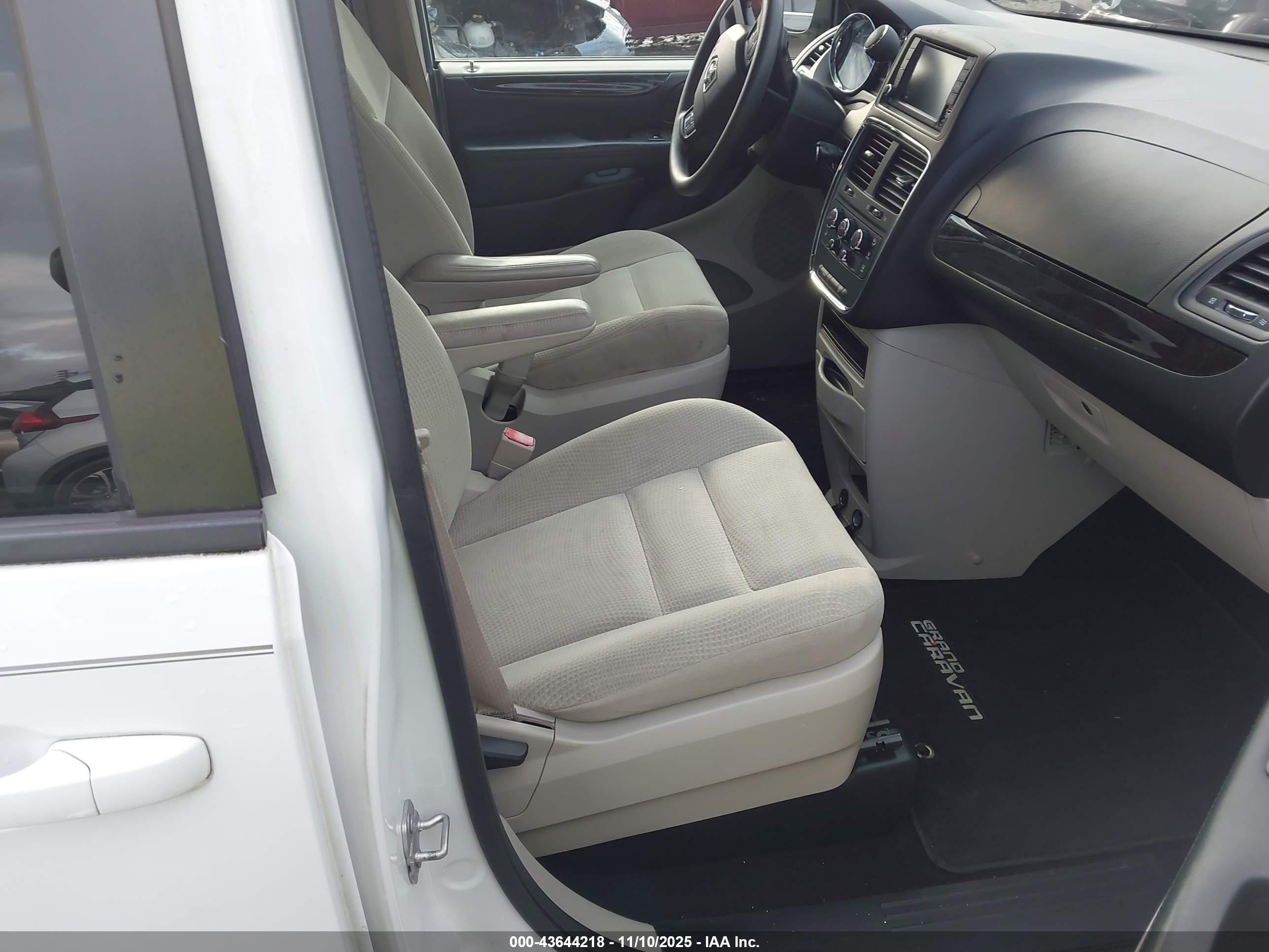 DODGE GRAND image 5