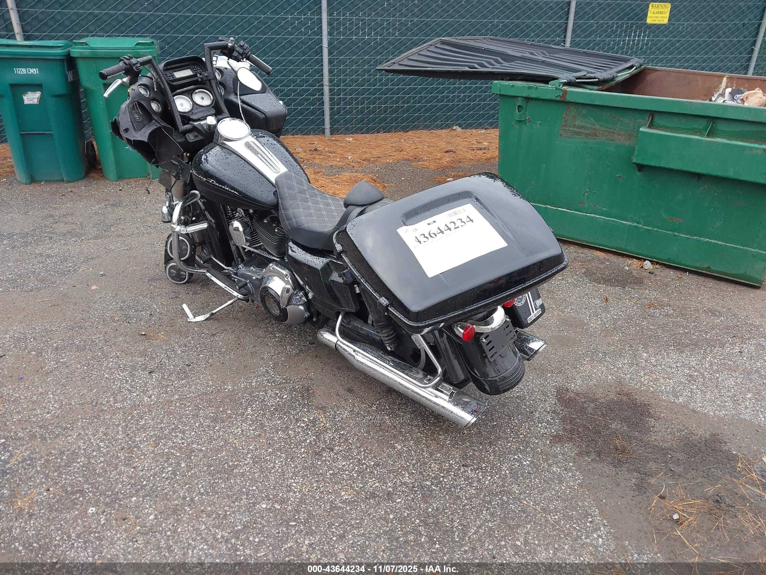 HARLEY-DAVIDSON FLTRX image 3